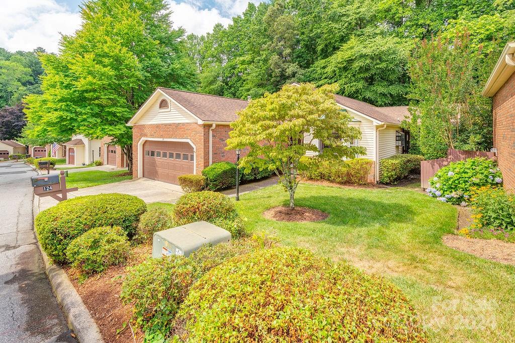 Property image 2 at 124 Exeter Court, Hendersonville, NC 28791