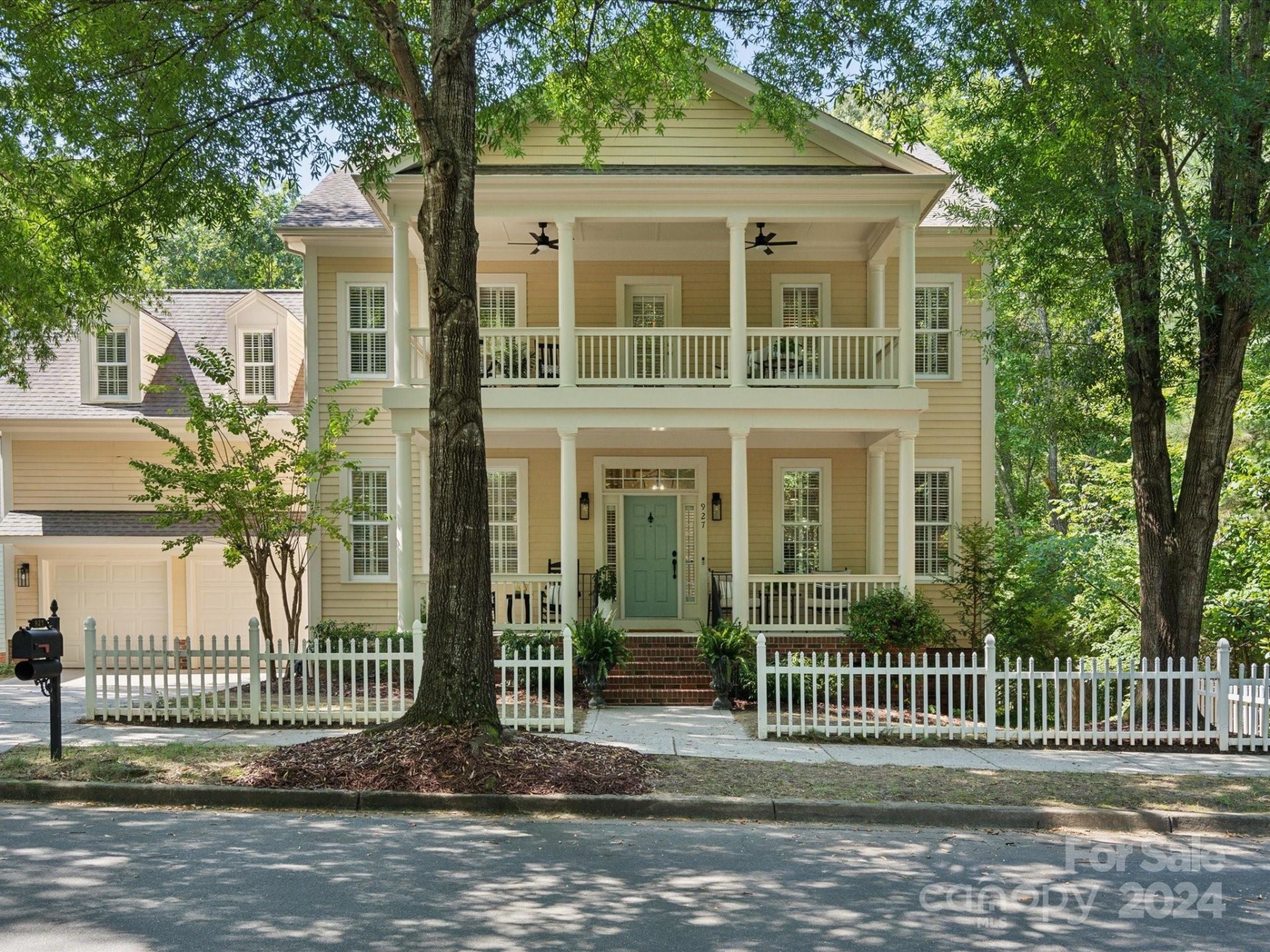 927 Dericks Crossing