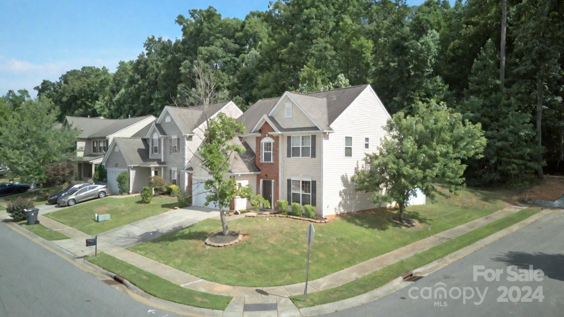 Property image 2 at 425 Rook Road, Charlotte, NC 28216