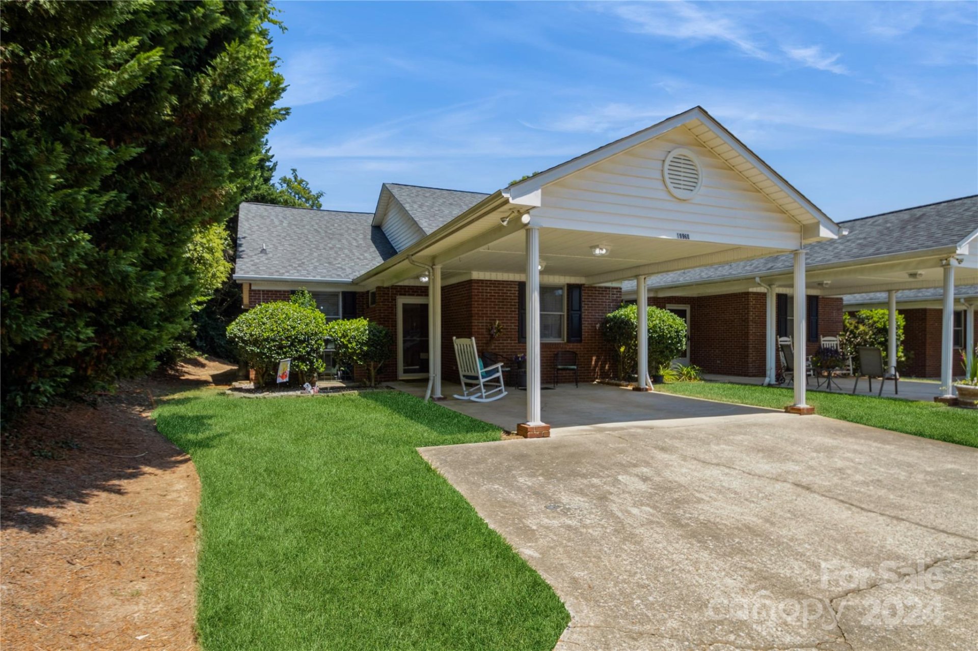 19960 Oak Leaf Circle