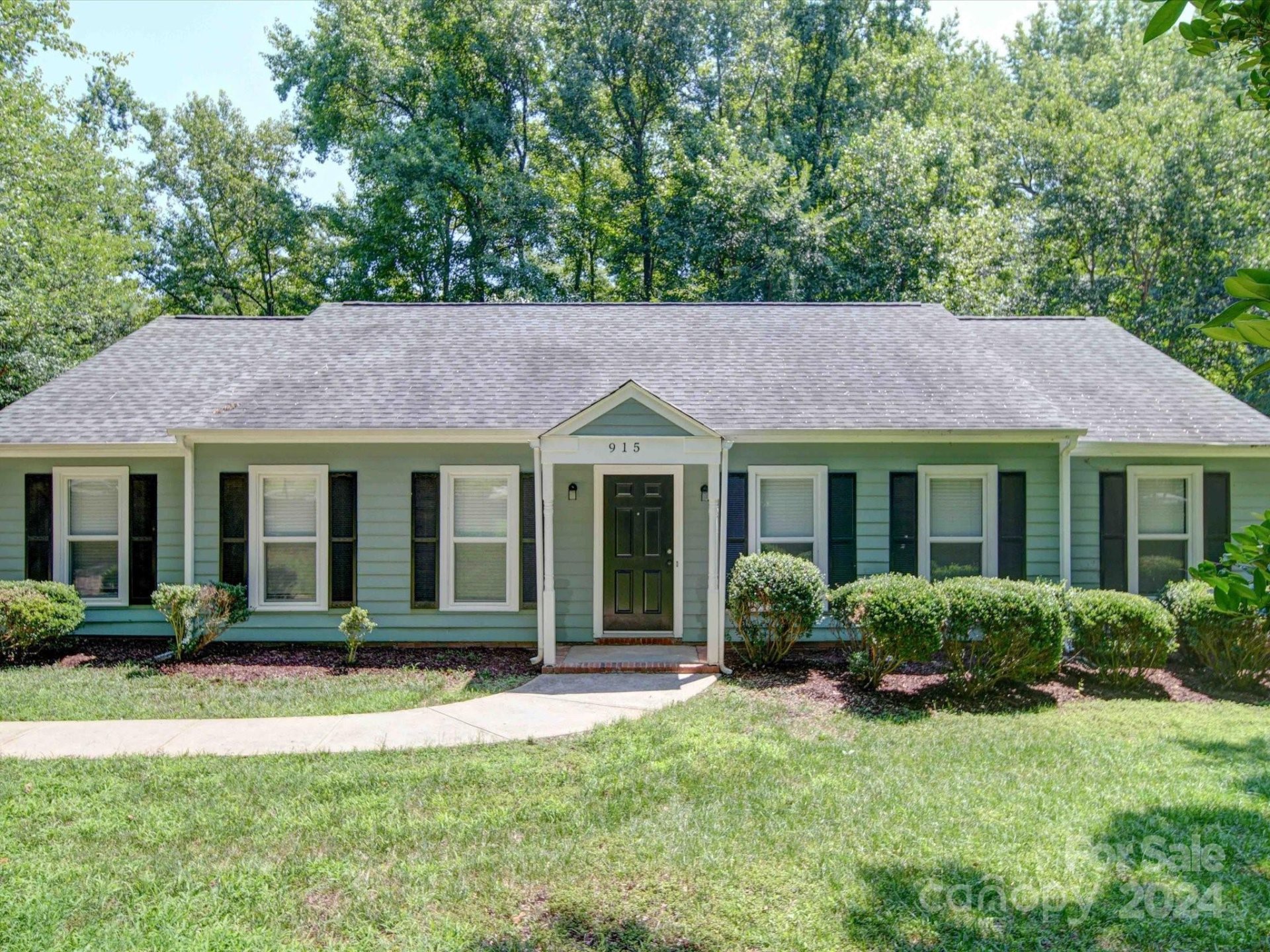 Property image 1 at 915 Somersby Lane, Matthews, NC 28105