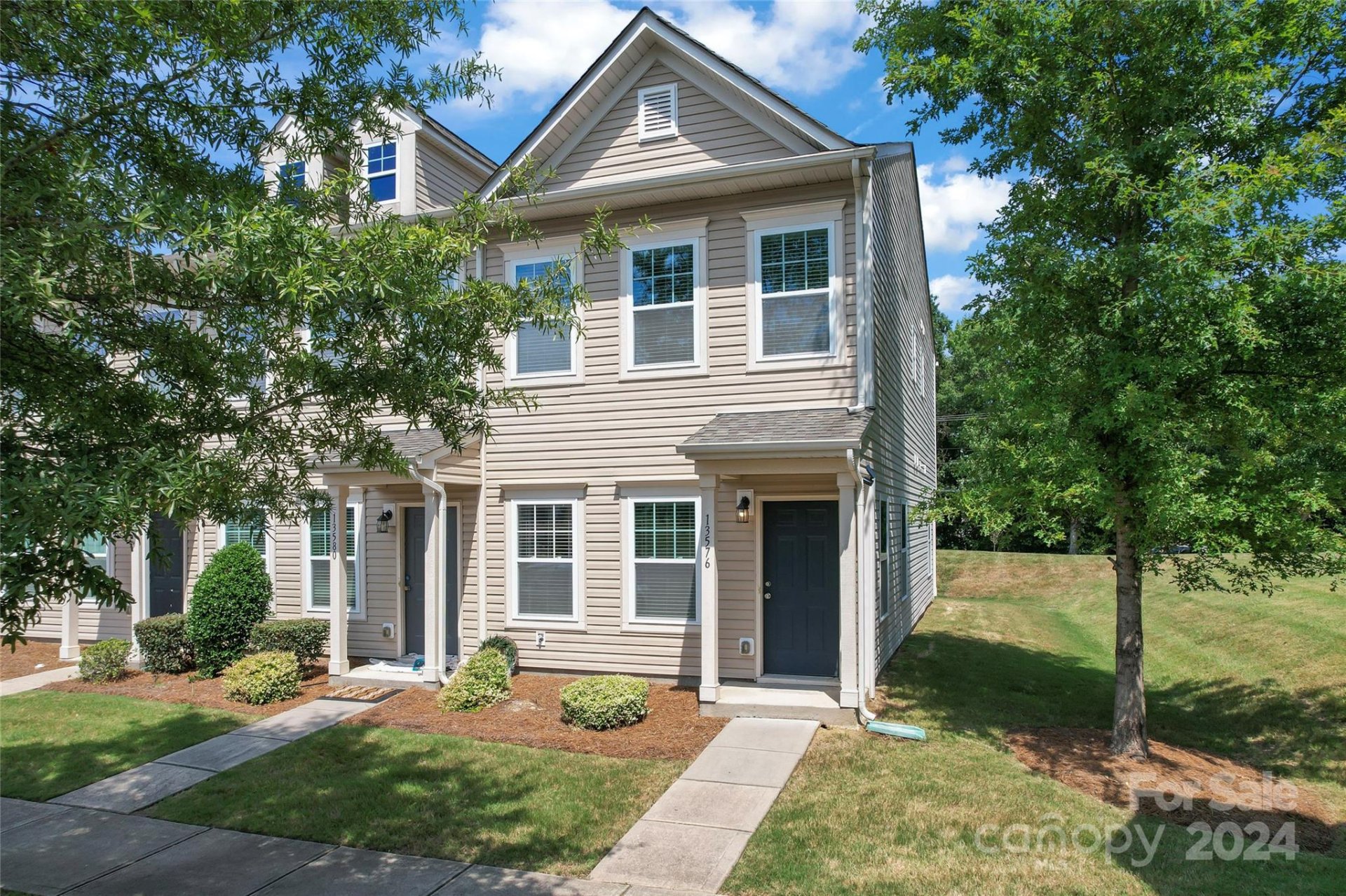 Calloway Glen, Charlotte Community