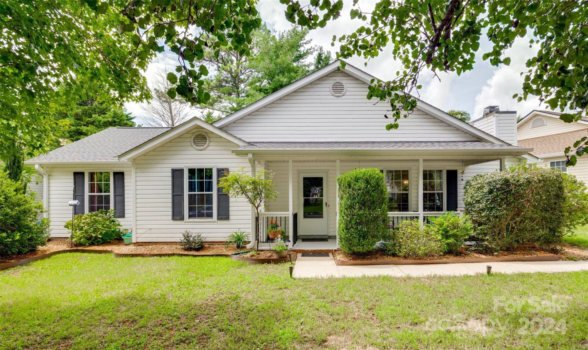 1576 Forest Glen Drive