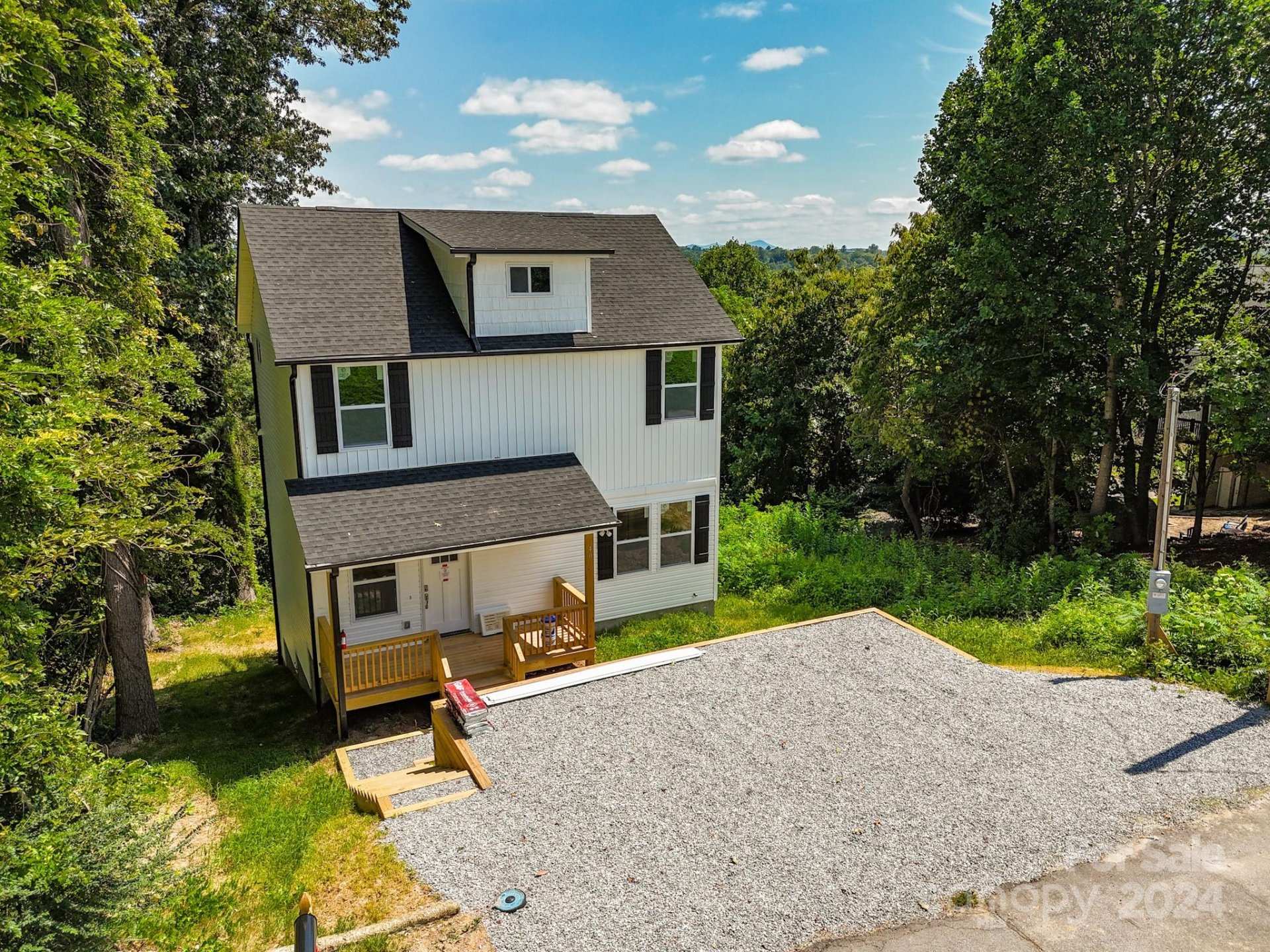 Property image 1 at 40 Summit Circle, Hendersonville, NC 28792