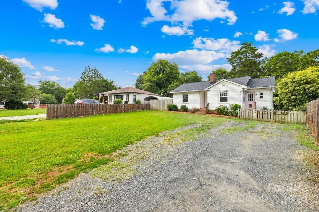 Property image 1 at 202 Ferstl Avenue, Belmont, NC 28012