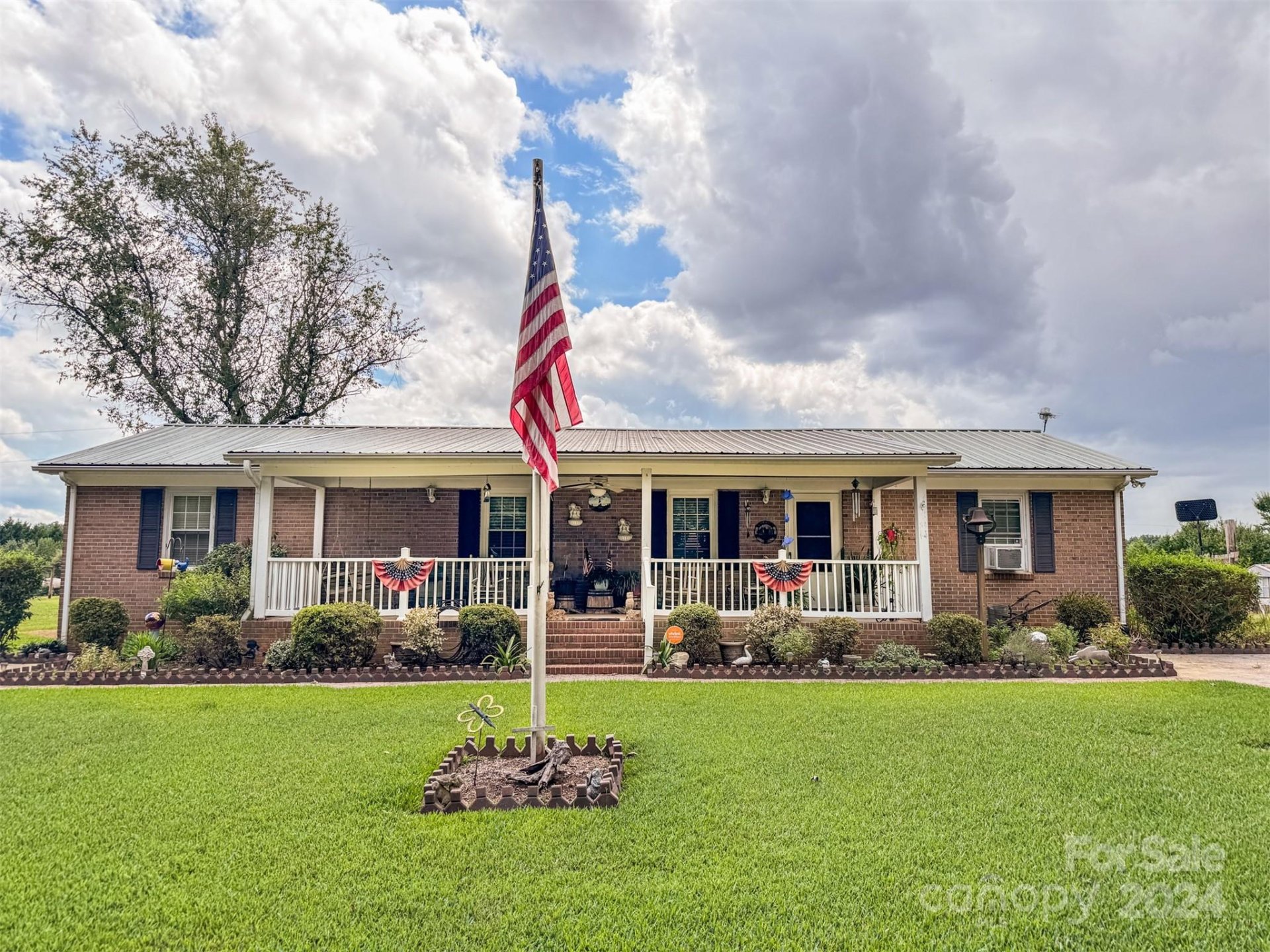 1470 River Hills Court