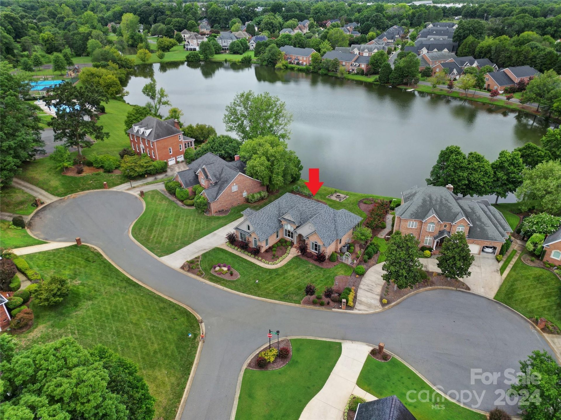 216 Edgewater Way