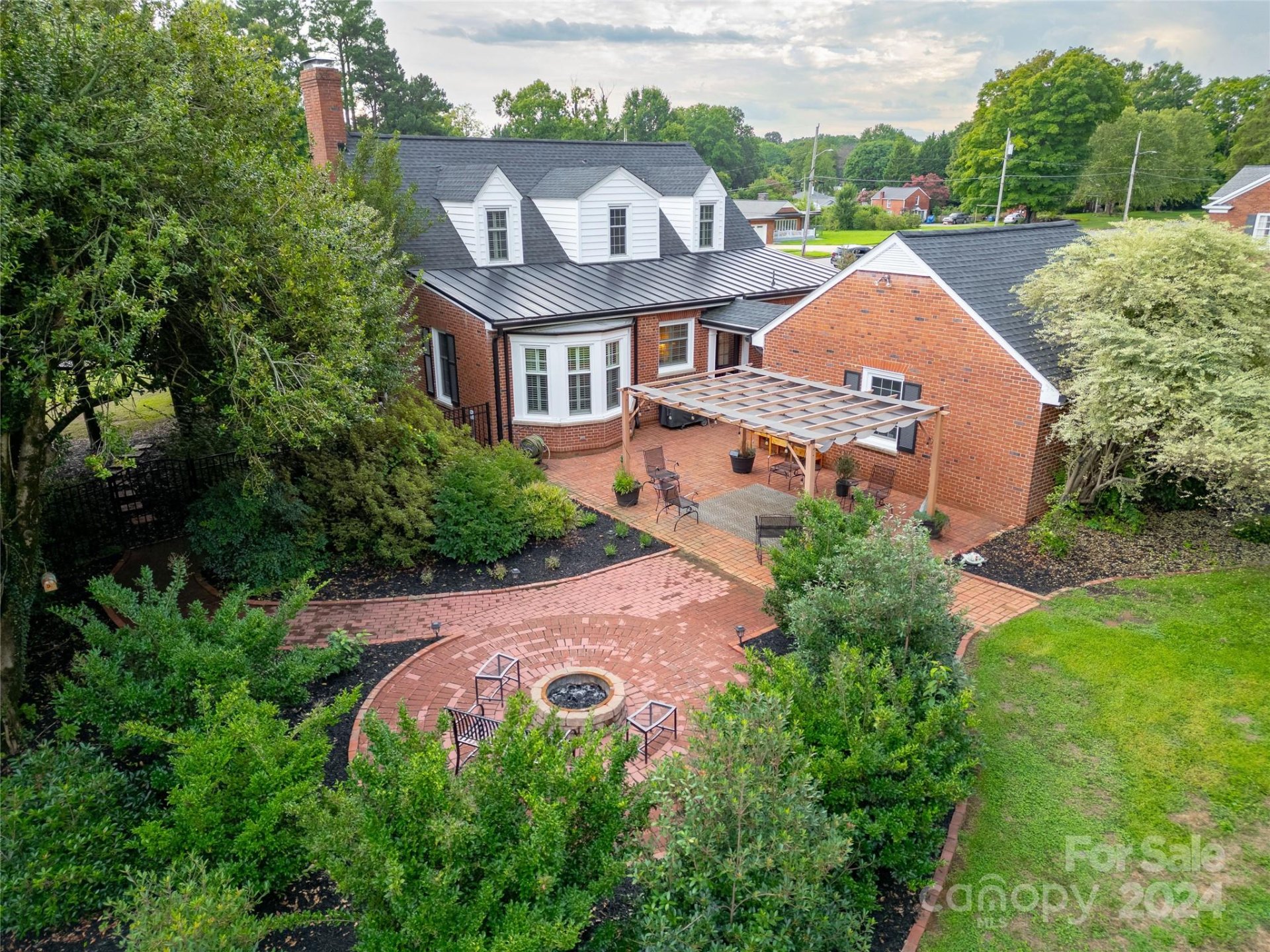 Property image 1 at 404 Ridgeway Avenue, Statesville, NC 28677