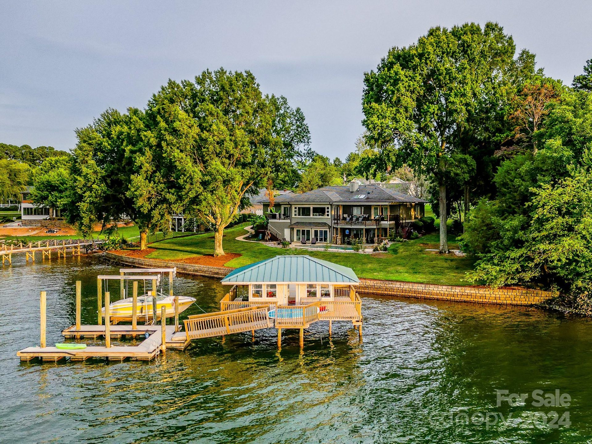 Property image 1 at 304 Lakeshore Drive, Mooresville, NC 28117