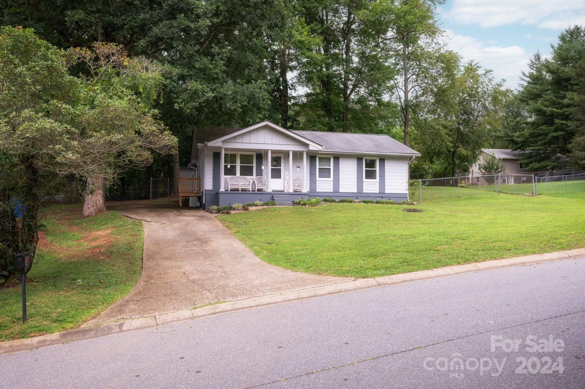 Property image 1 at 6 Guinevere Court, Asheville, NC 28806