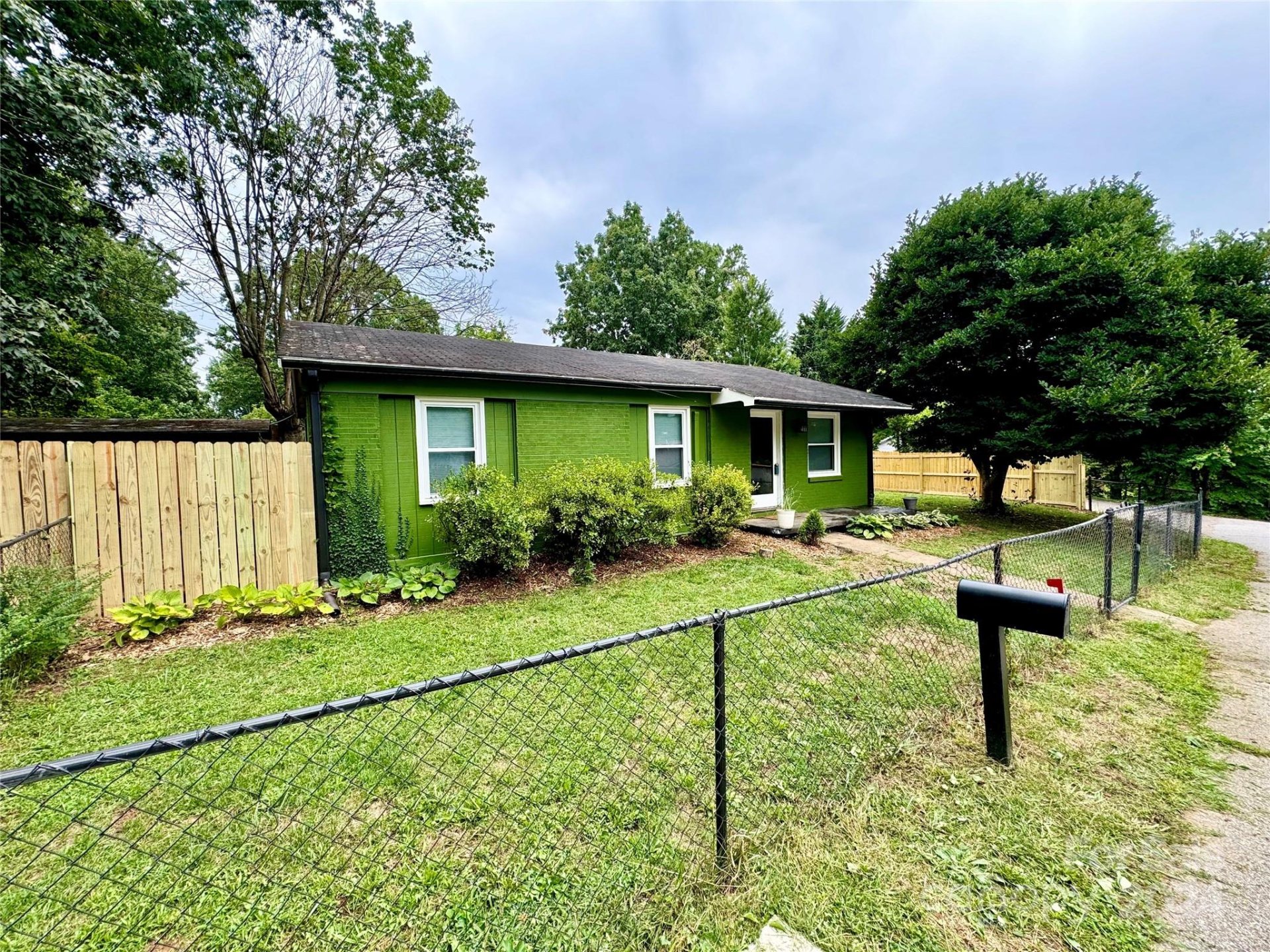 Property image 3 at 19 Peace Street, Asheville, NC 28806