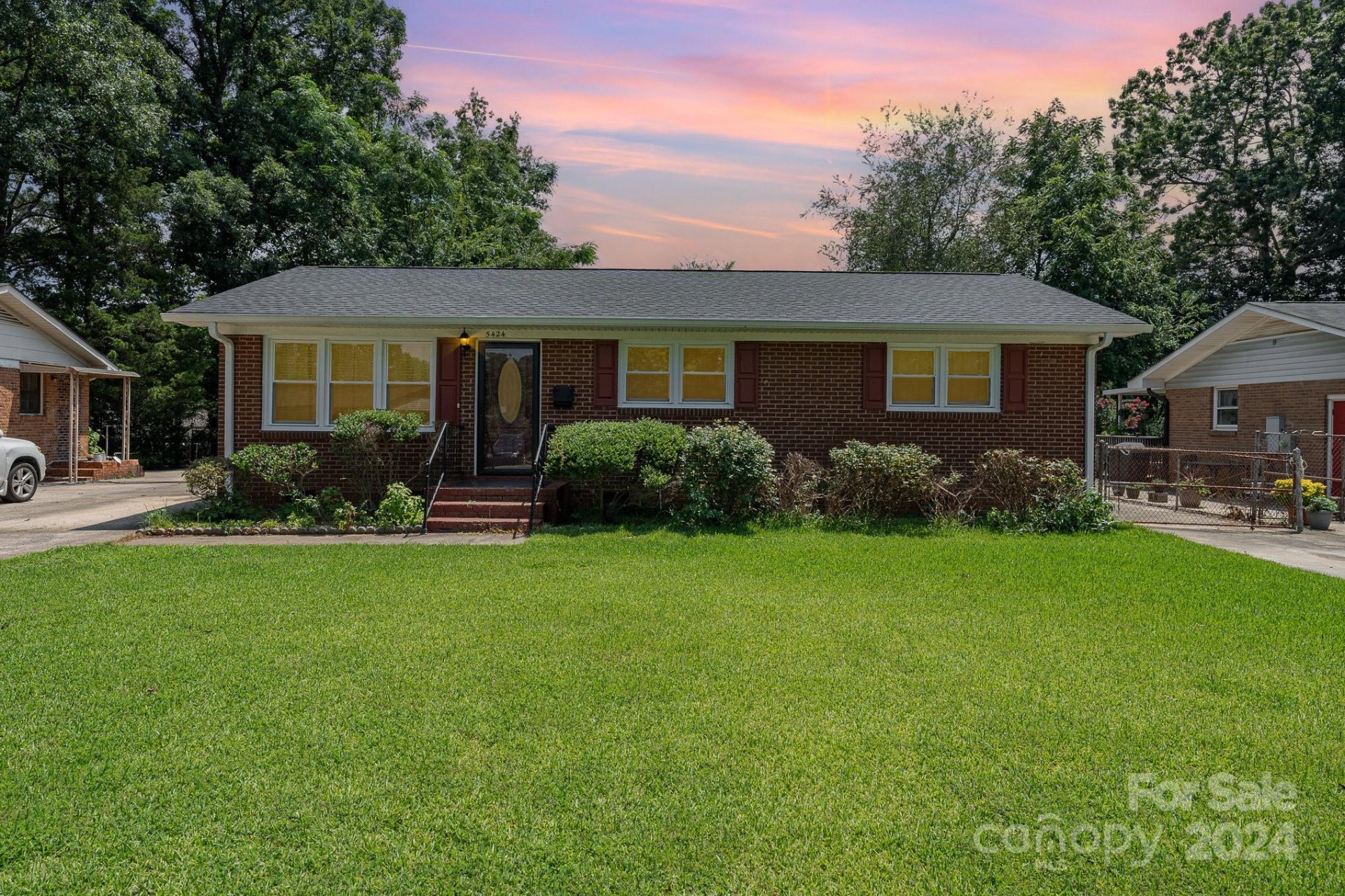 Property image 1 at 5424 Myrica Lane, Charlotte, NC 28213