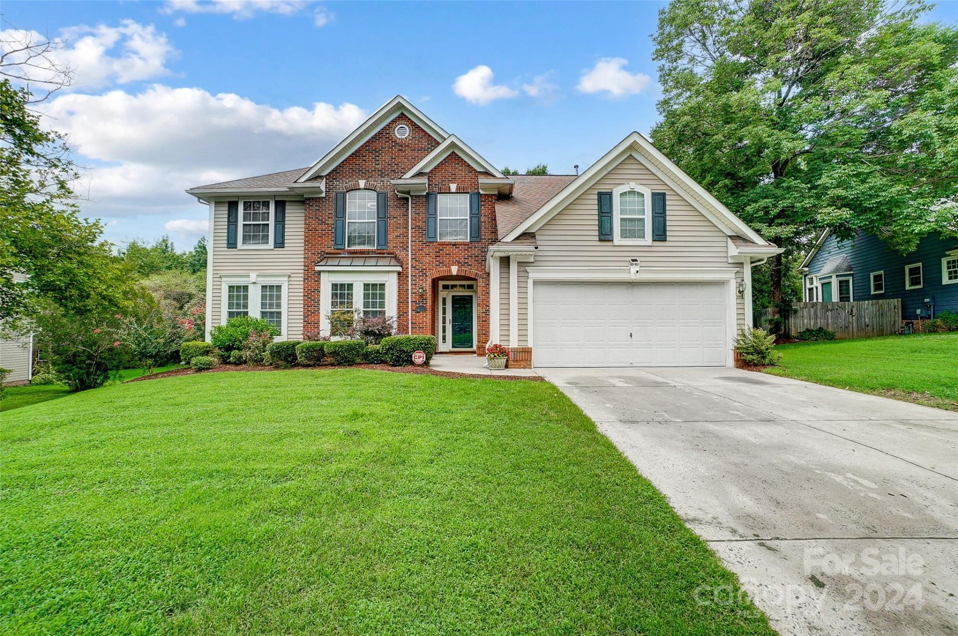 Brownes Ferry, Charlotte Community