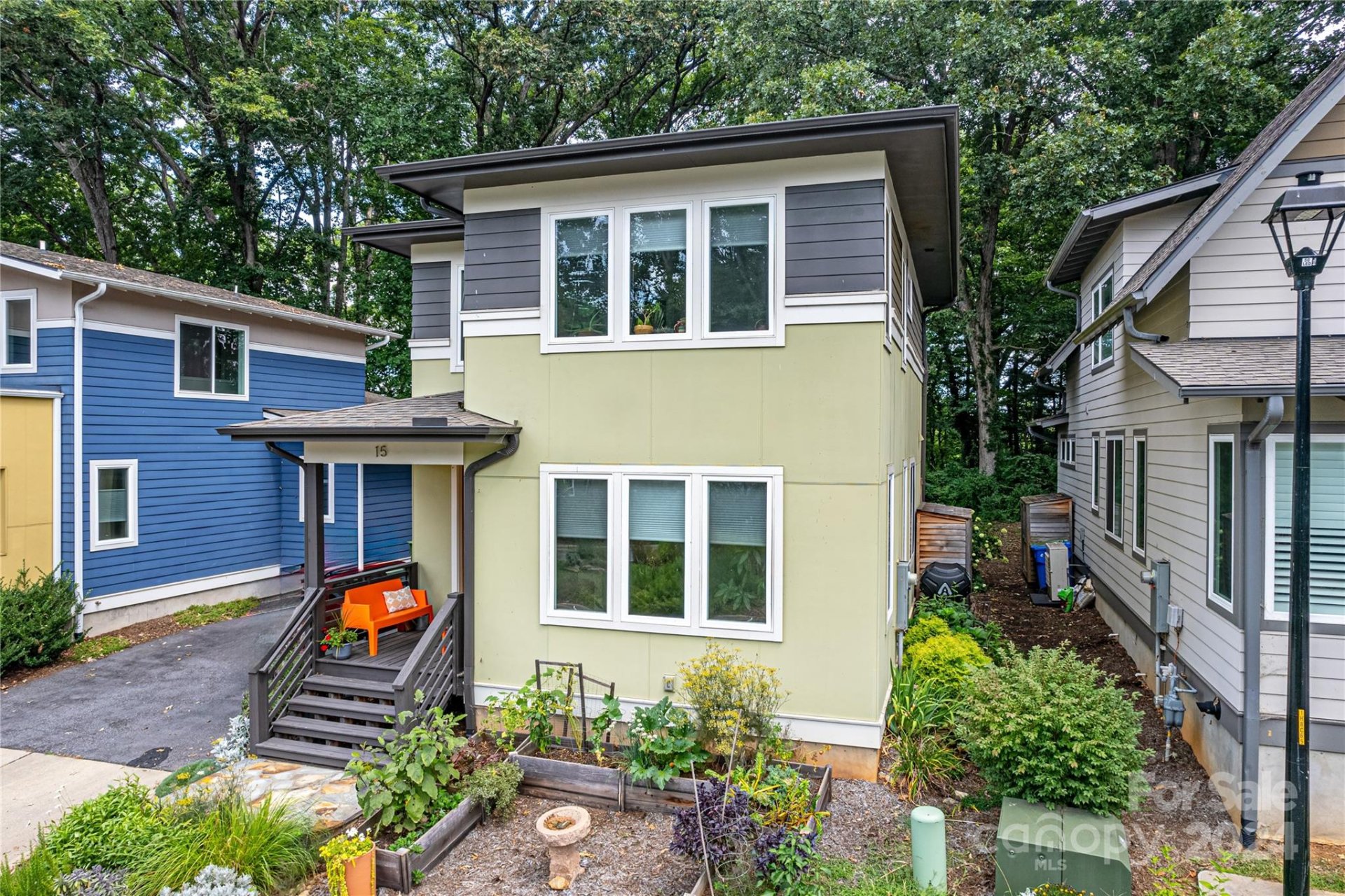 15 Mauricet Lane