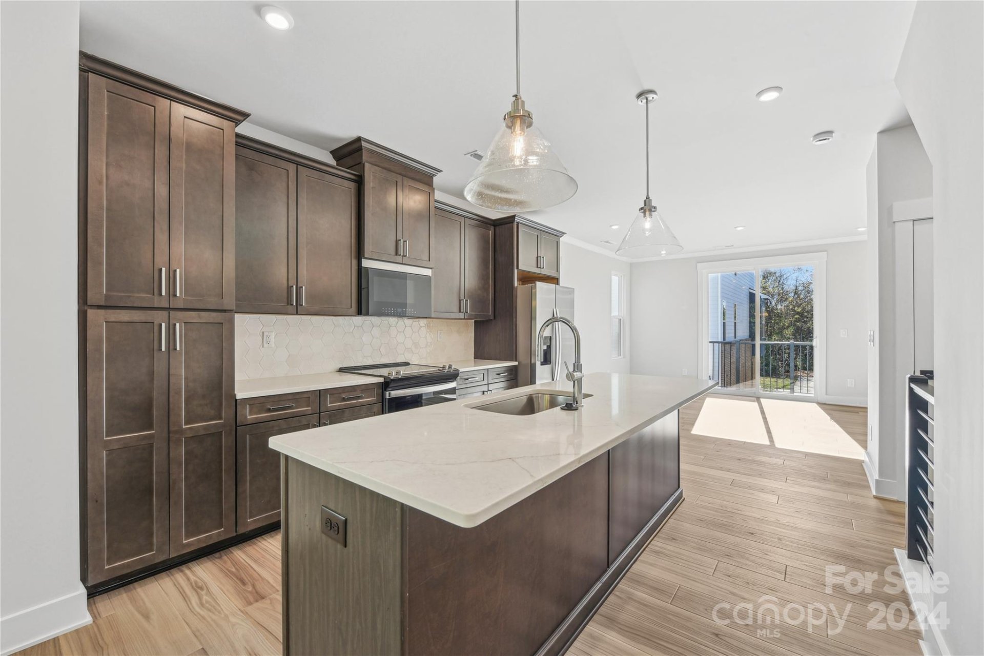 Iron Creek, Charlotte Community