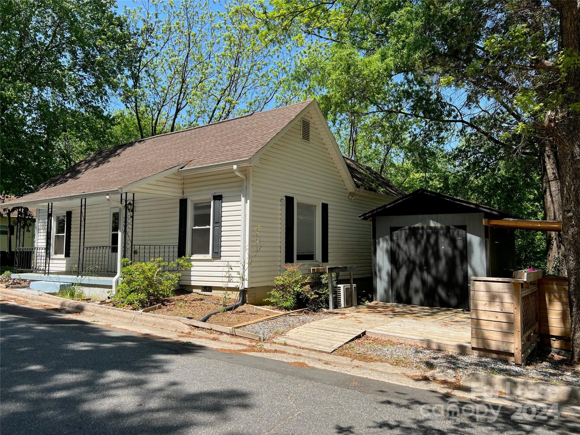 Property image 1 at 346 Nesbit Avenue, Mooresville, NC 28115