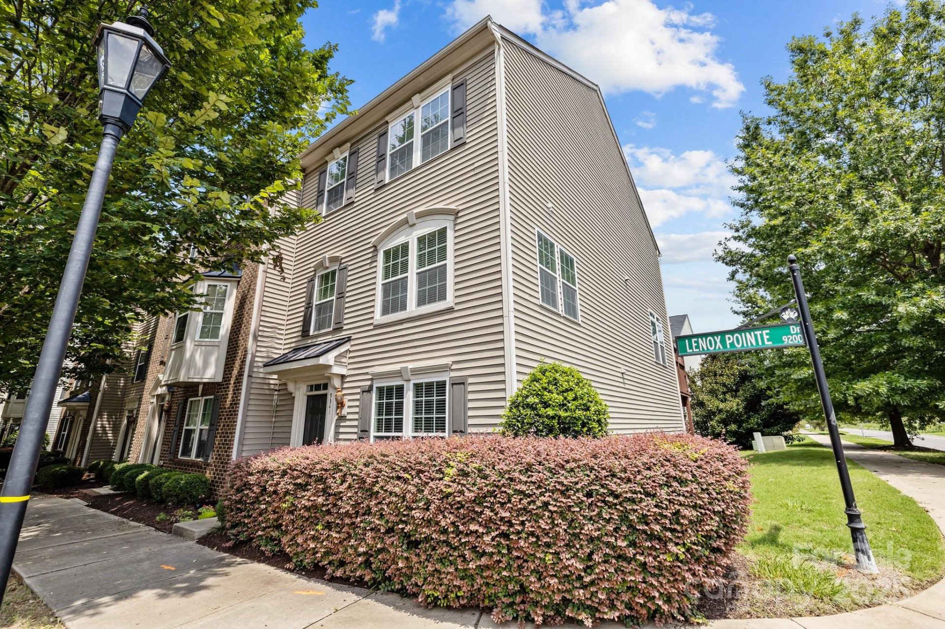 Ayrsley Ryan Townhomes, Charlotte Community