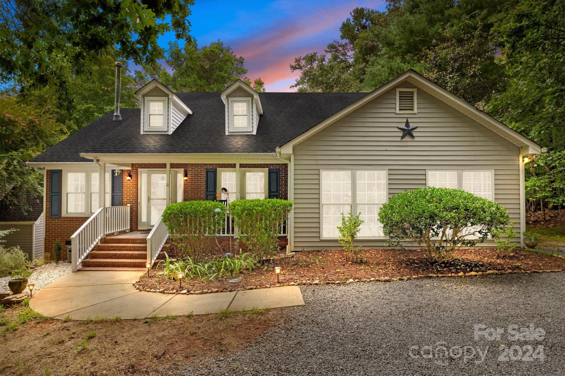 Property image 1 at 6915 Live Oaks Lane, Waxhaw, NC 28173