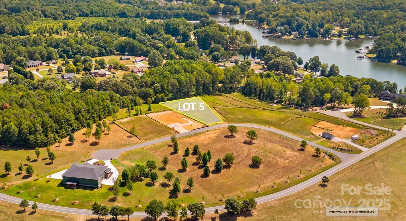 Honeycutt Flats, Troutman Community