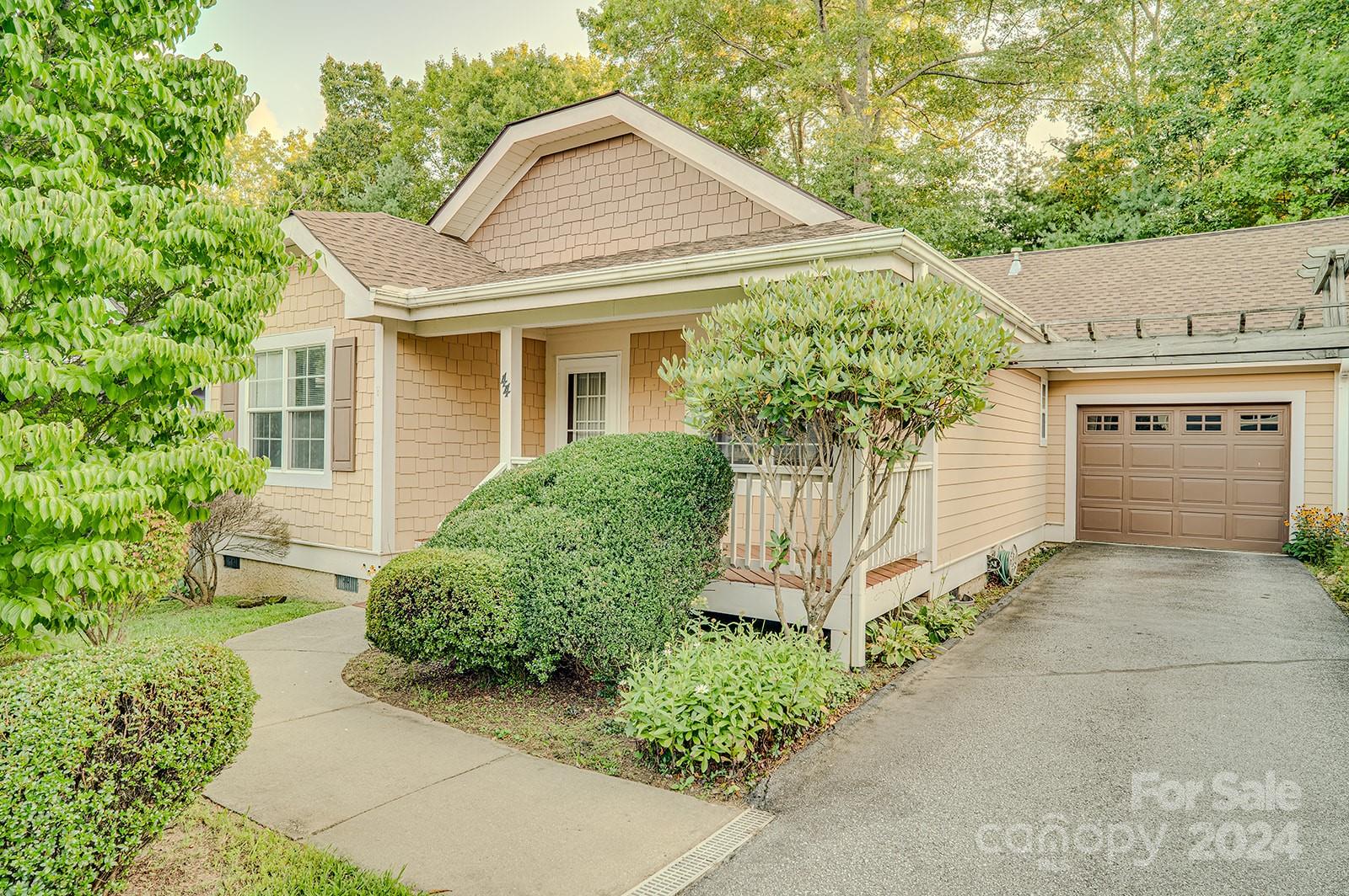 Property image 1 at 44 Avonlea Lane, Flat Rock, NC 28731