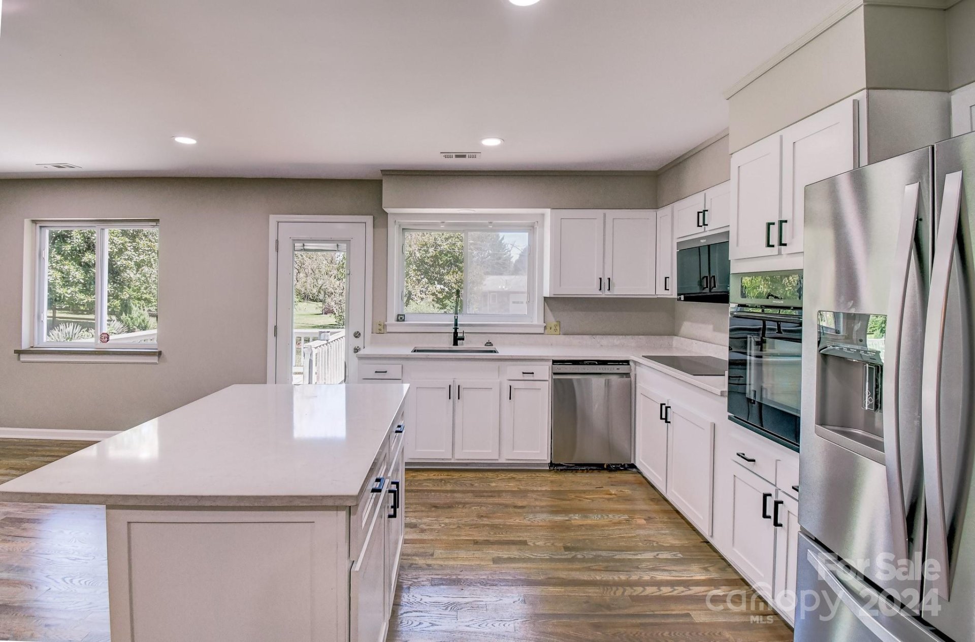 Property image 3 at 1134 Carousel Lane, Hendersonville, NC 28792