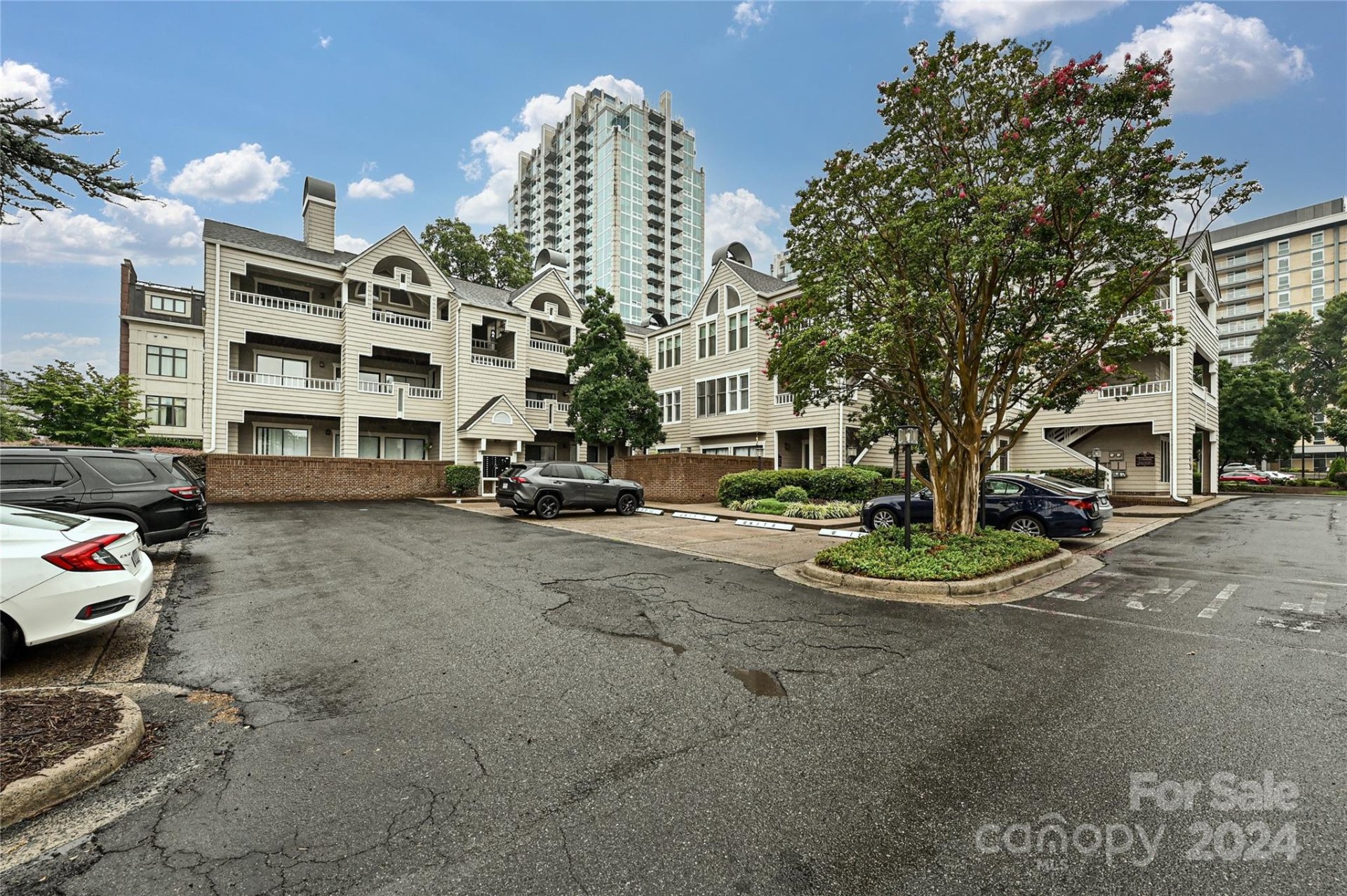 212 W 10th Street