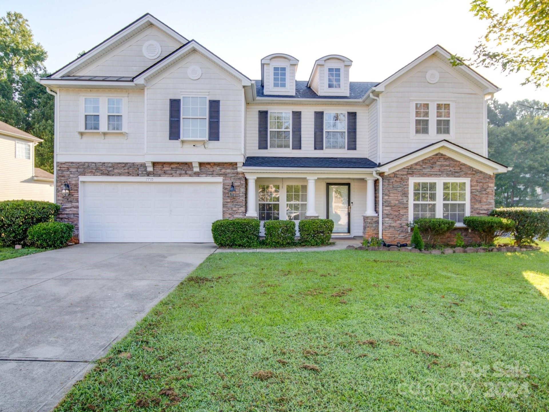 Versage, Mint Hill Community