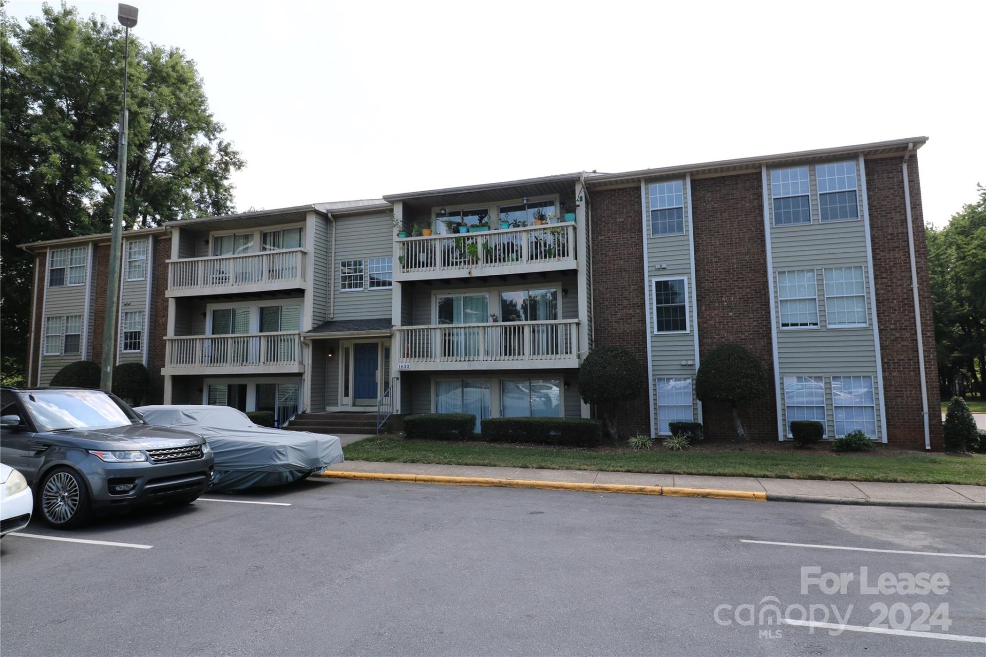 Property image 1 at 1630 Arlyn Circle, Charlotte, NC 28213