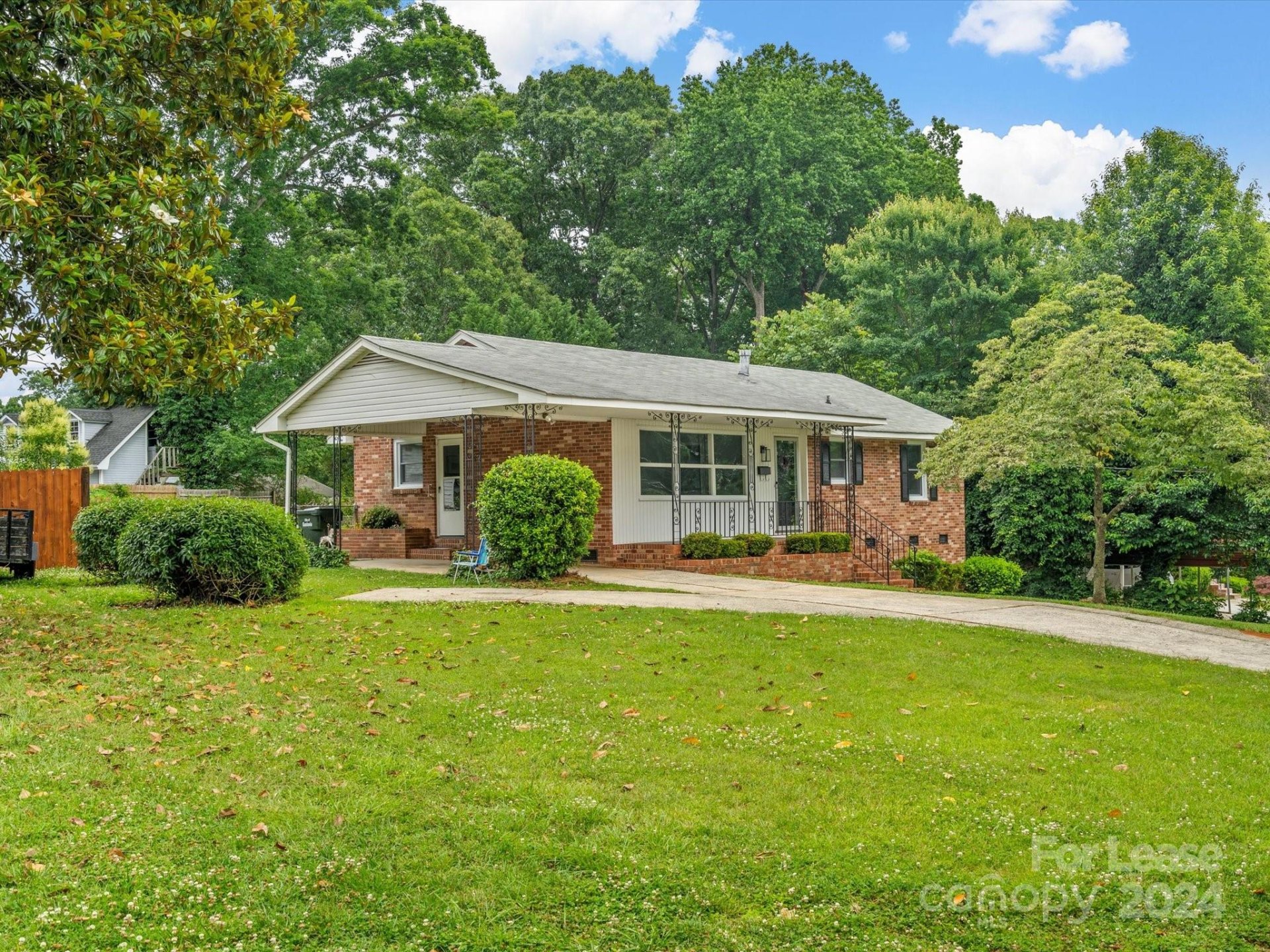 Property image 1 at 1000 Tanglewood Drive, Gastonia, NC 28054