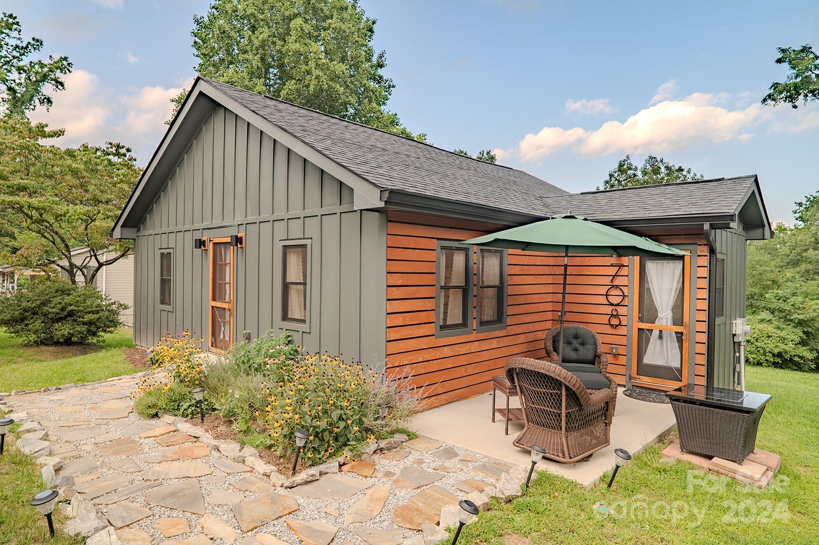 Property image 1 at 708 Halsbury Avenue, Hendersonville, NC 28791