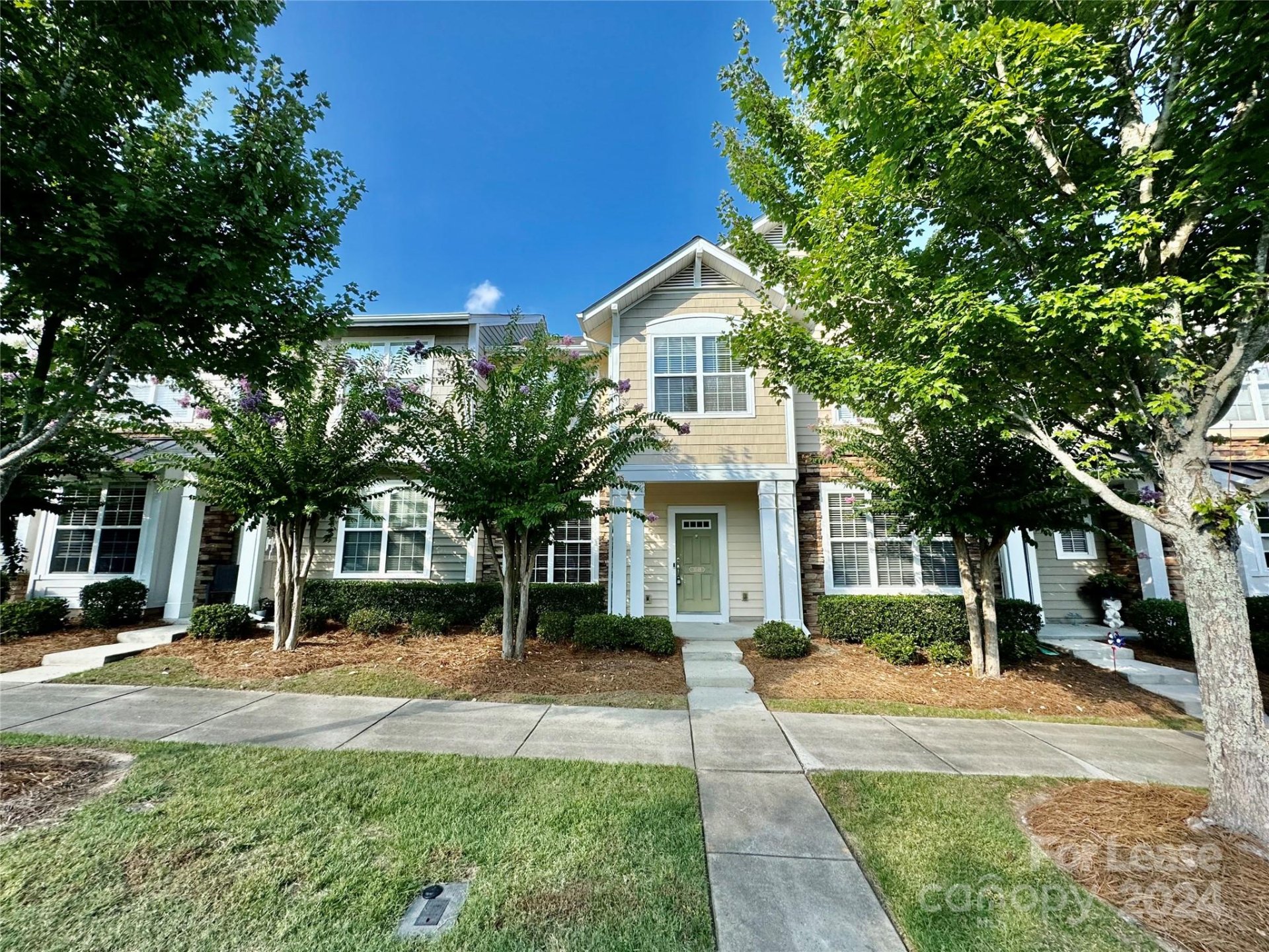 Property image 1 at 1049 Woodglen Lane, Matthews, NC 28104