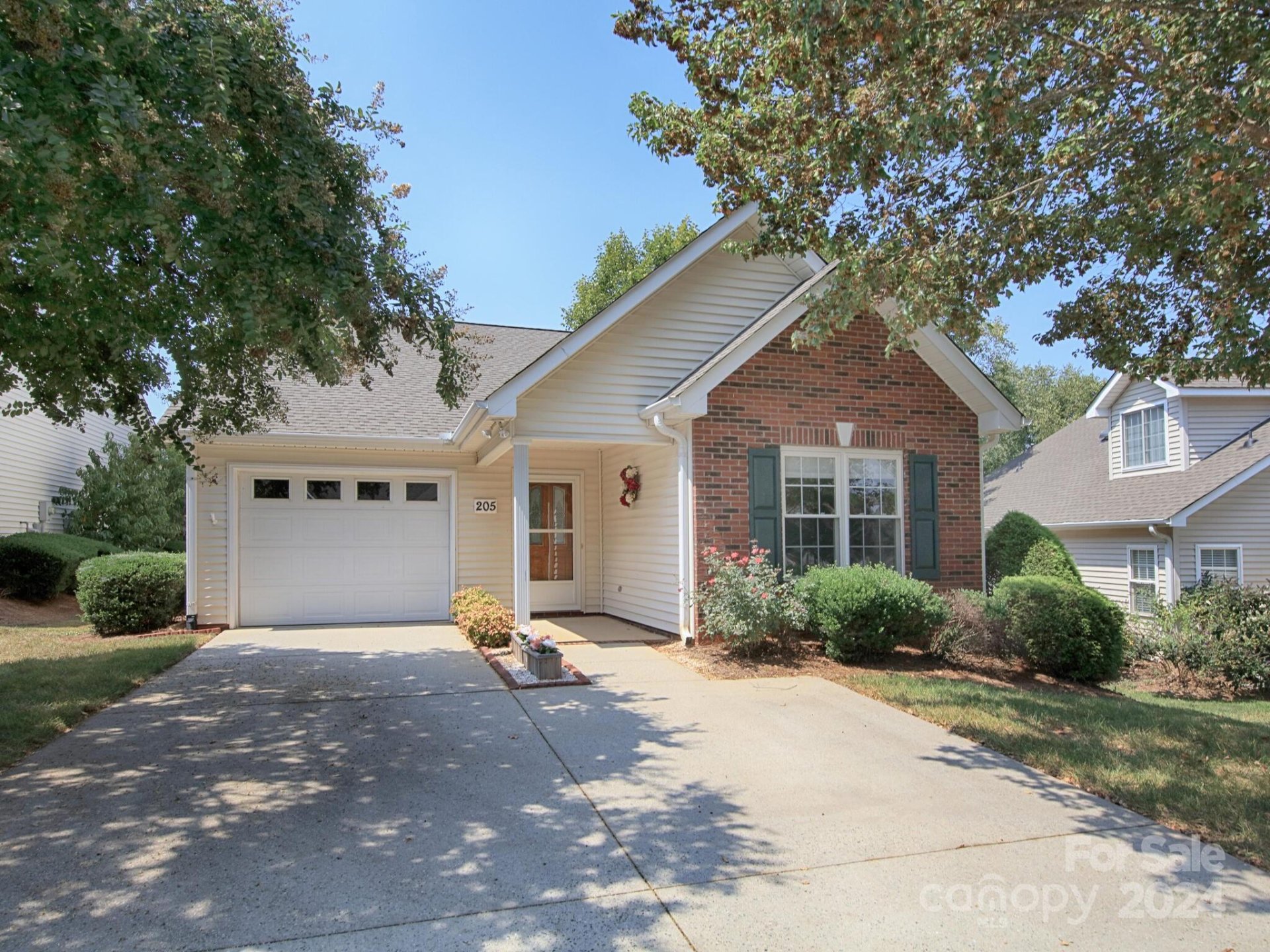 Property image 1 at 205 Oak Village Parkway, Mooresville, NC 28117