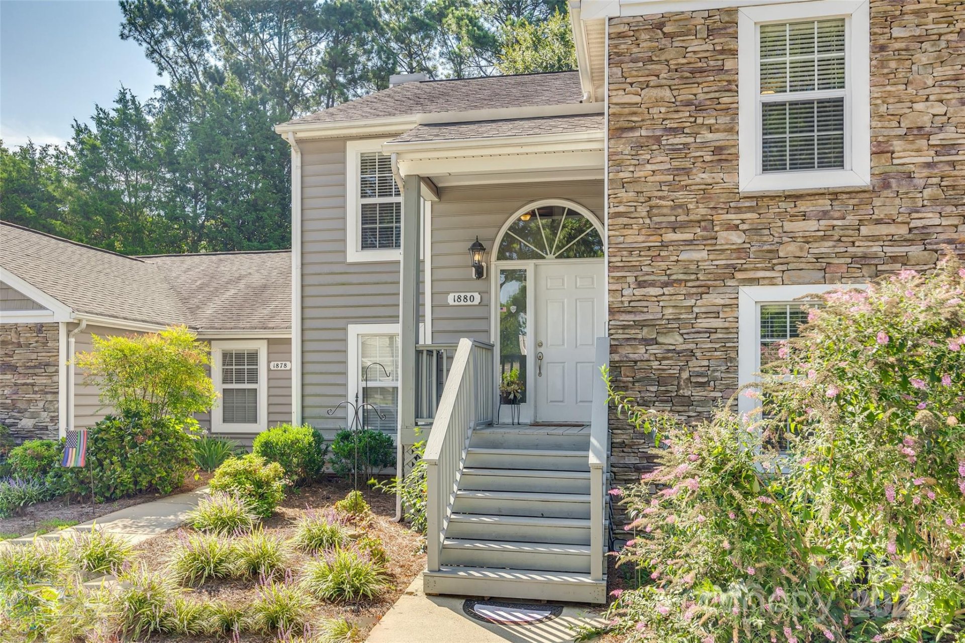 1880 Fairlawn Court
