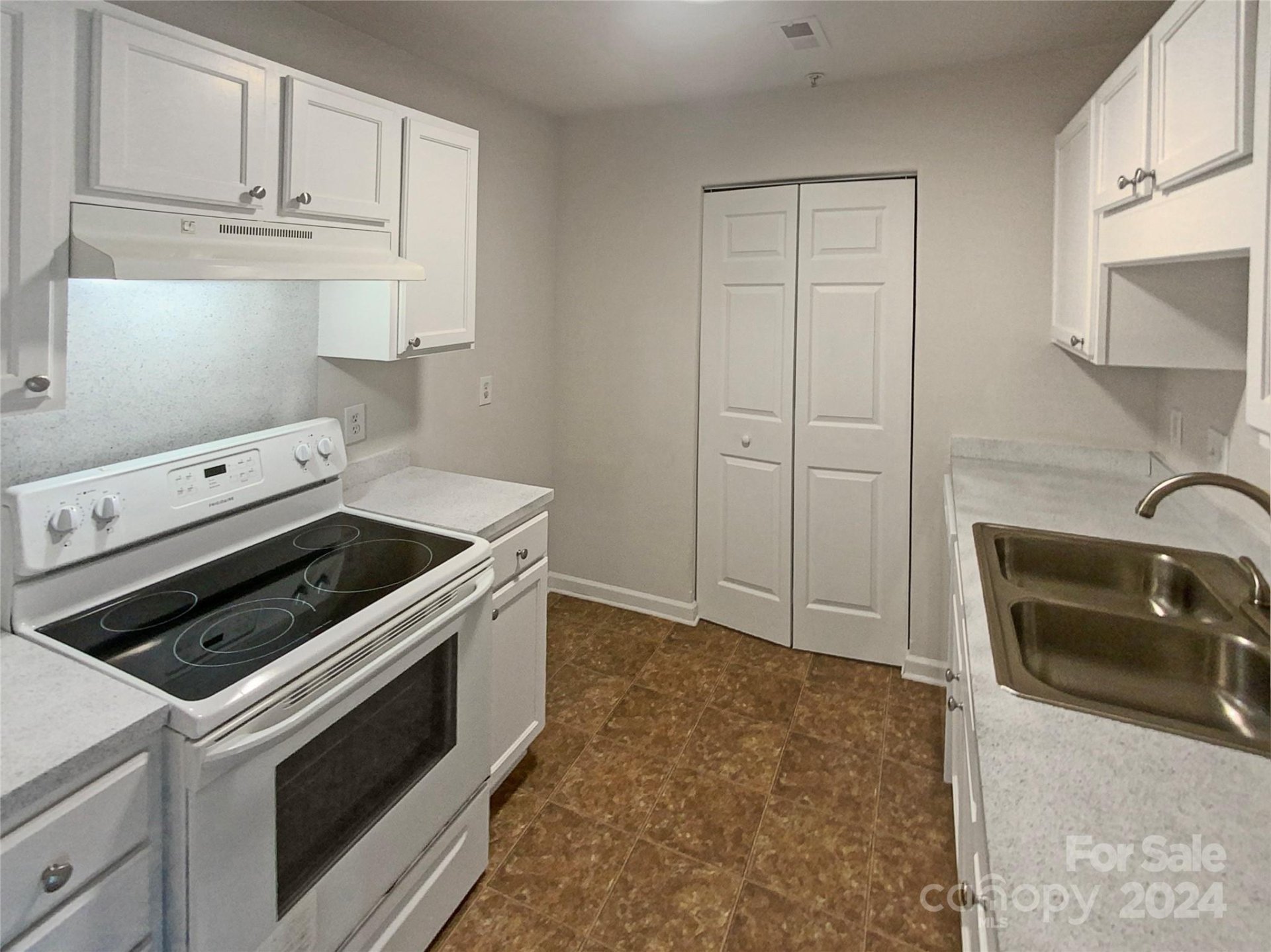 Property image 2 at 4432 Eaves Lane, Charlotte, NC 28215