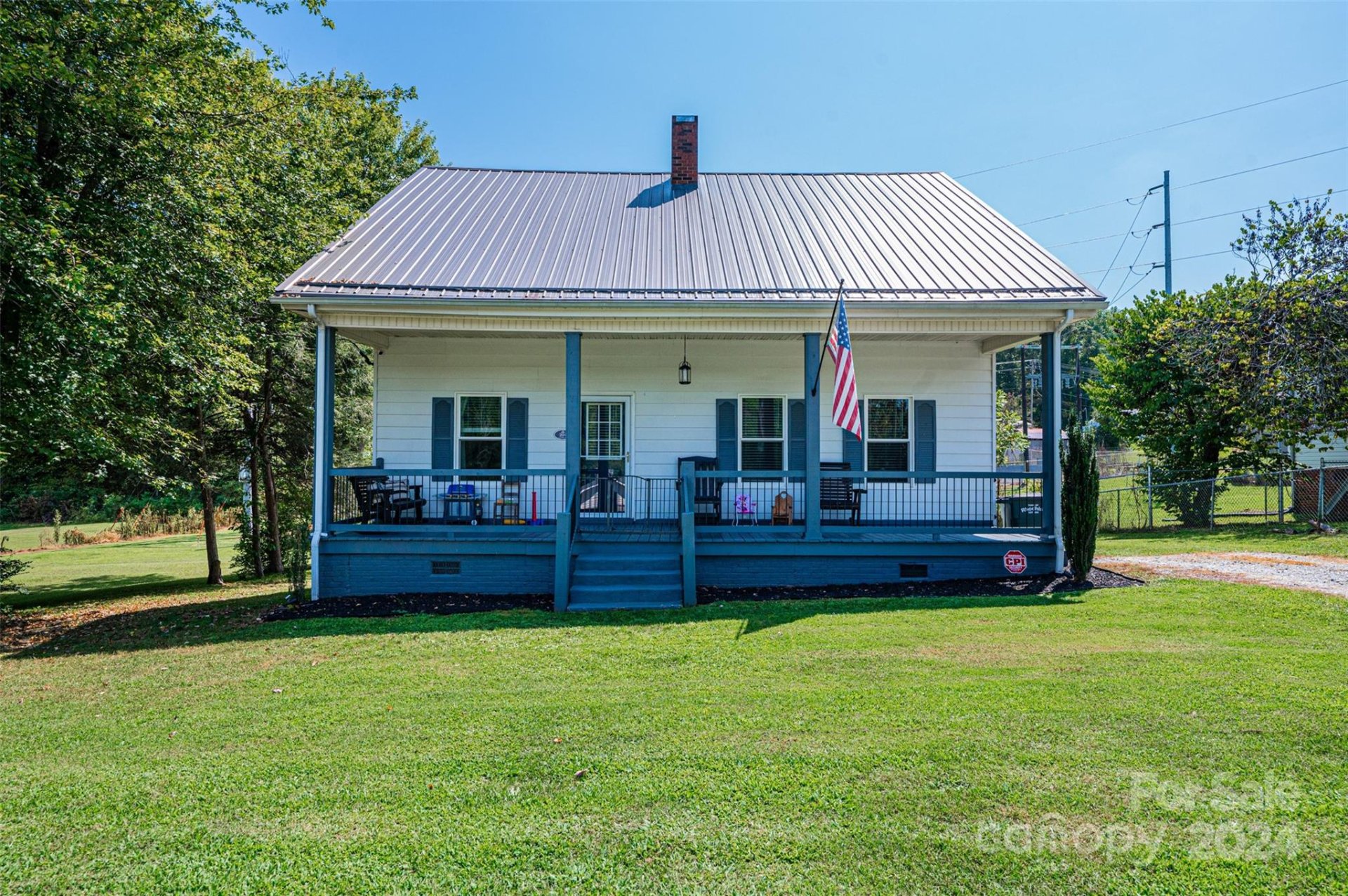 Property image 1 at 204 Catawba Avenue, Hickory, NC 28601