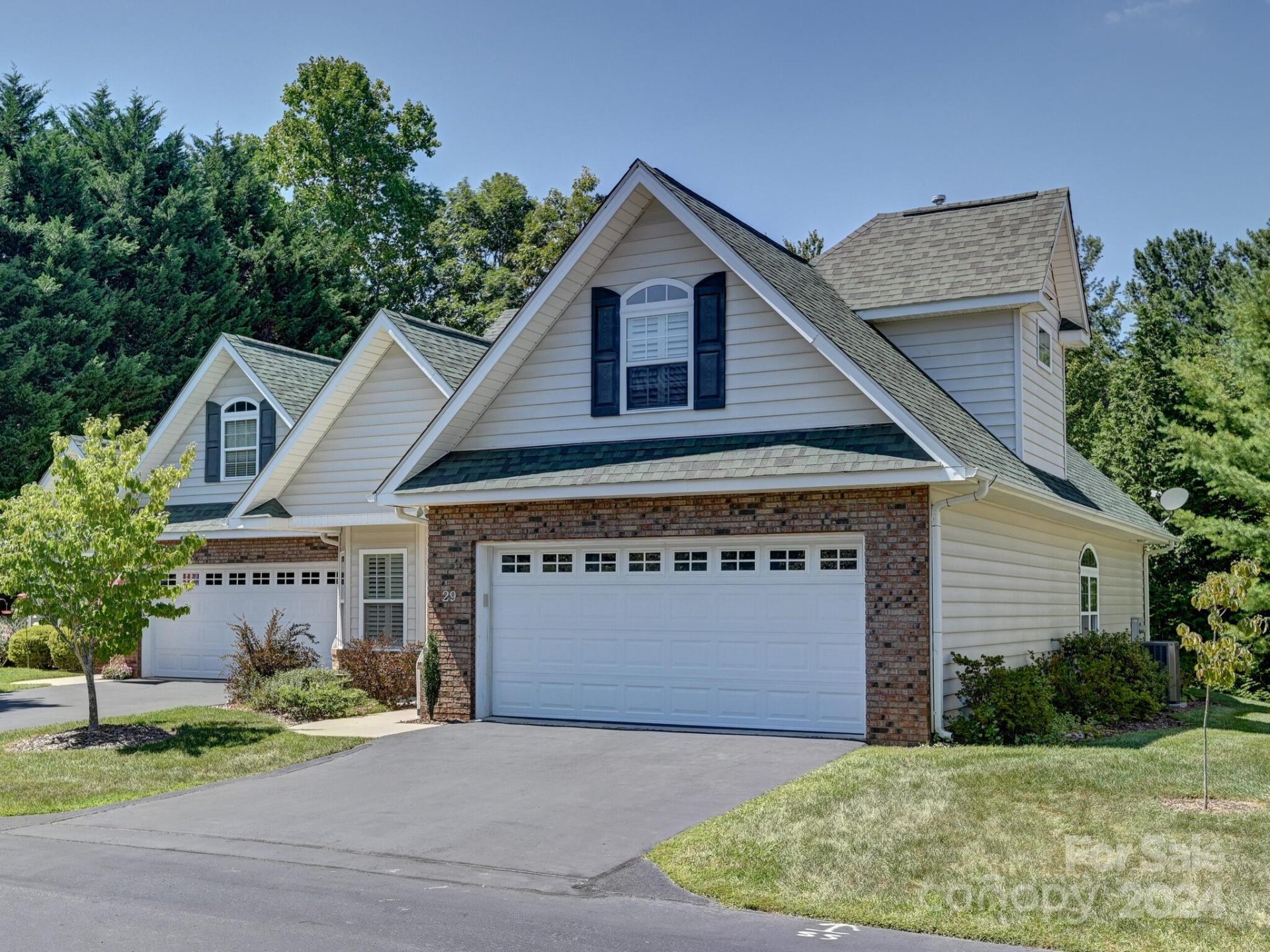 Property image 3 at 29 Victoria Park Drive, Hendersonville, NC 28792