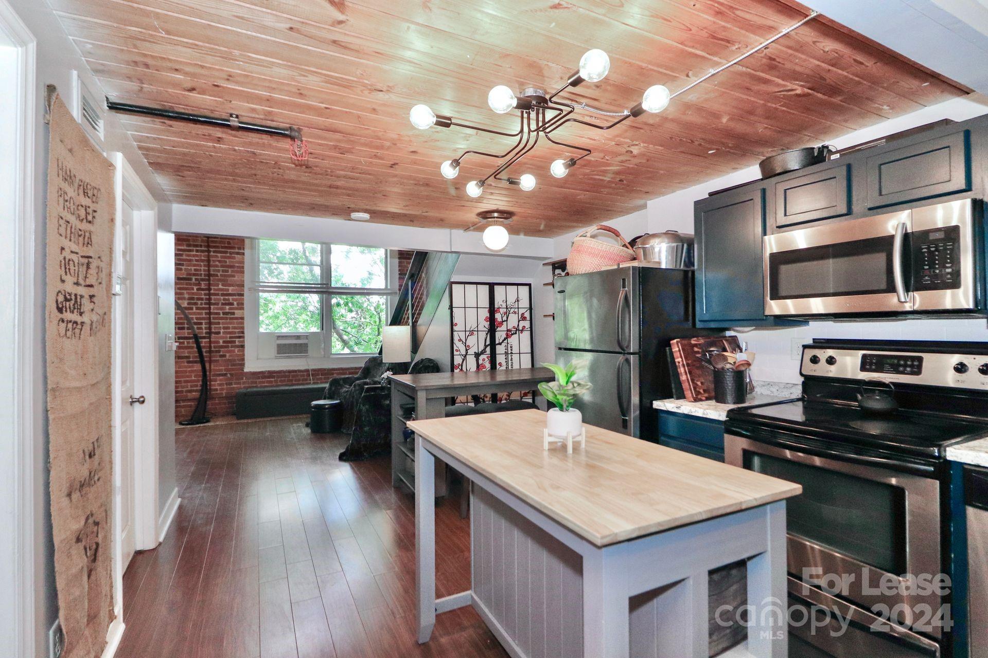 Property image 1 at 201 S Hoskins Road, Charlotte, NC 28208