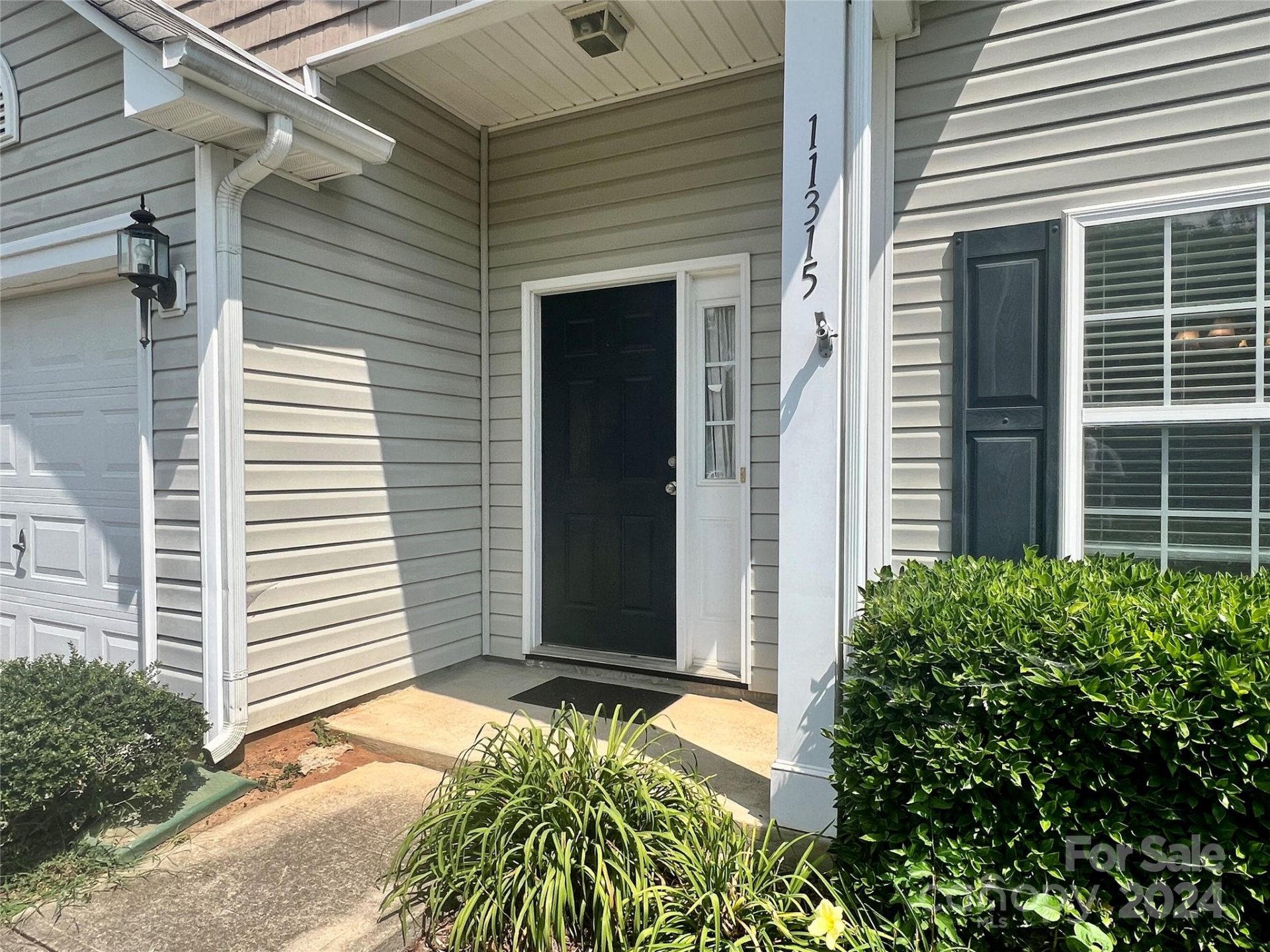 Property image 2 at 11315 Breezehill Lane, Charlotte, NC 28262
