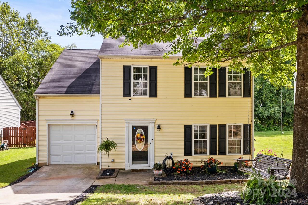 Property image 1 at 910 Grassy Patch Lane, Charlotte, NC 28216