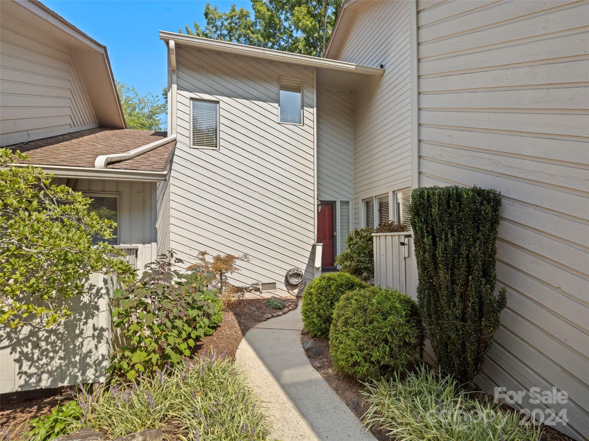 Property image 1 at 102 Deerlake Drive, Asheville, NC 28803