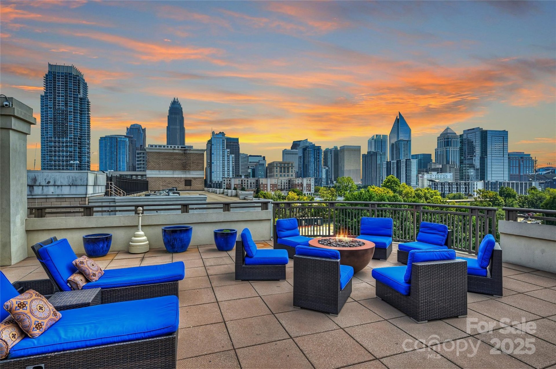 718 W Trade Street