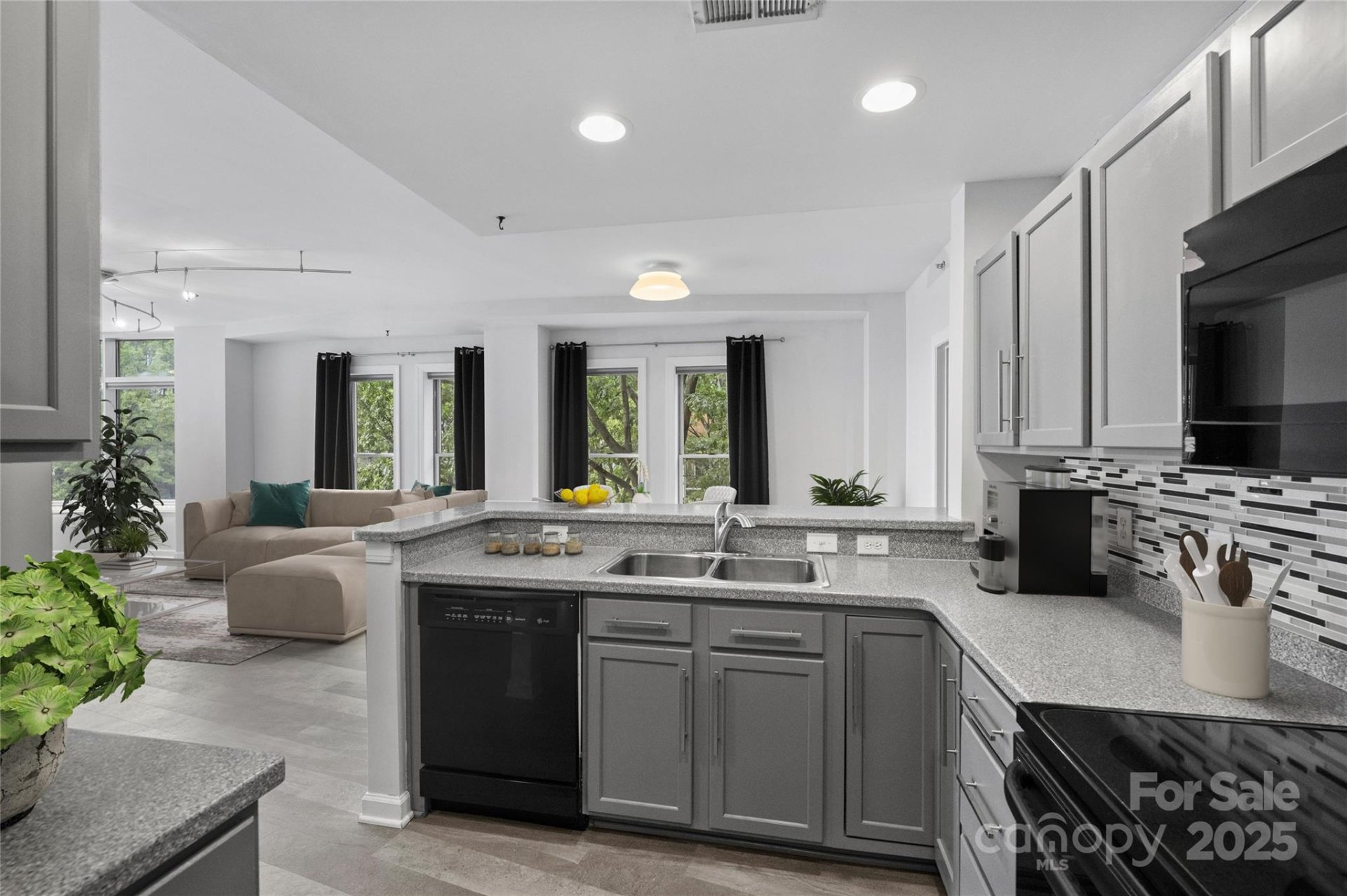 Property image 4 at 718 W Trade Street, Charlotte, NC 28202