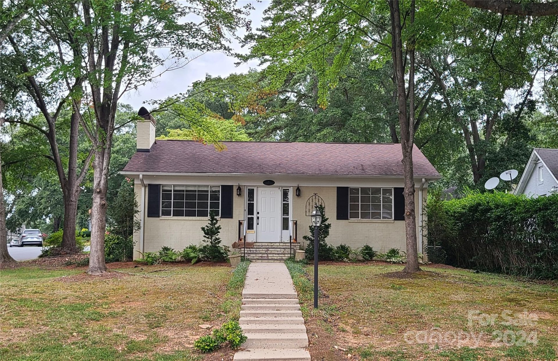 Property image 1 at 7 8th Avenue, Hickory, NC 28601