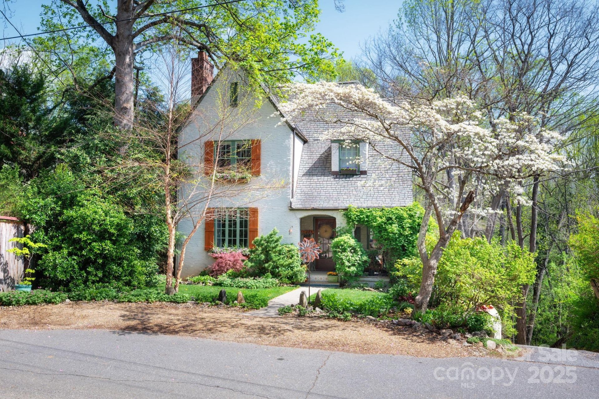 Property image 2 at 25 Normandy Road, Asheville, NC 28803