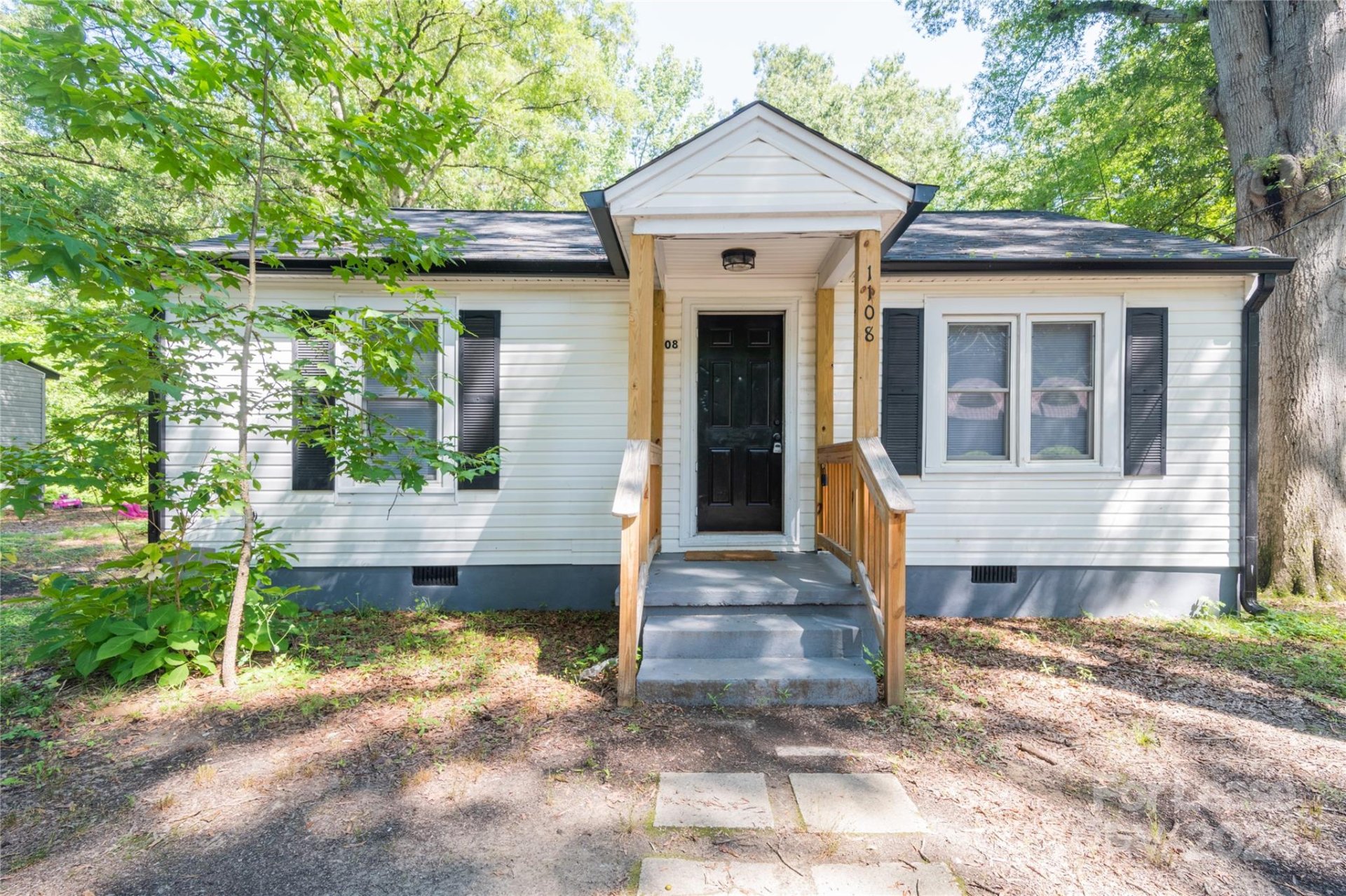 Property image 1 at 1108 W Walnut Avenue, Gastonia, NC 28052