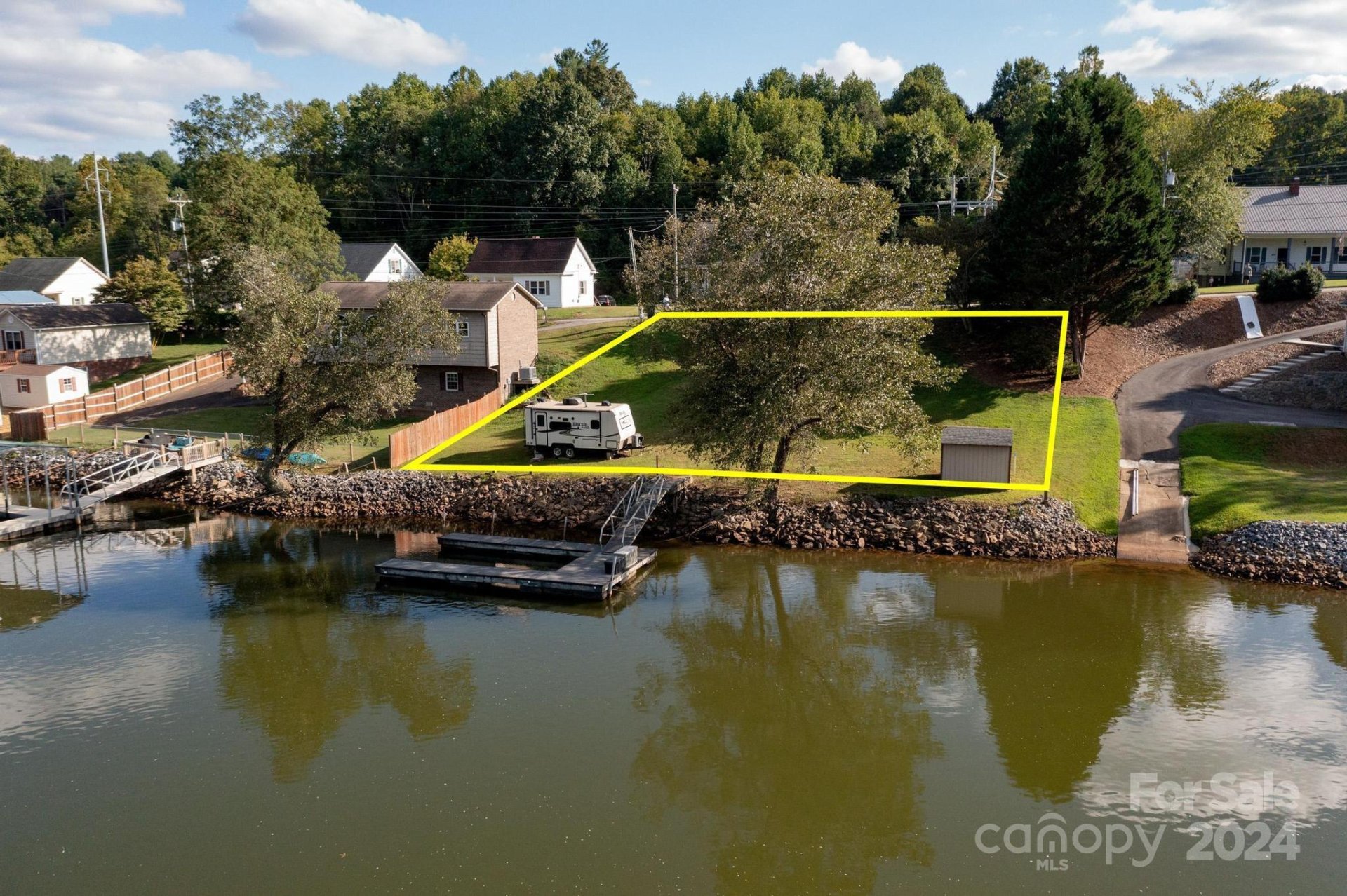 Property image 1 at 207 Catawba Avenue, Hickory, NC 28601