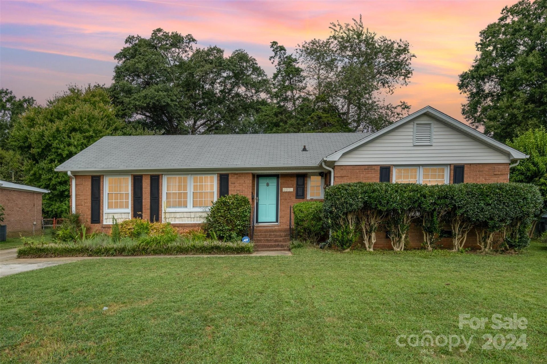 Property image 1 at 4923 Carriage Drive Circle, Charlotte, NC 28205