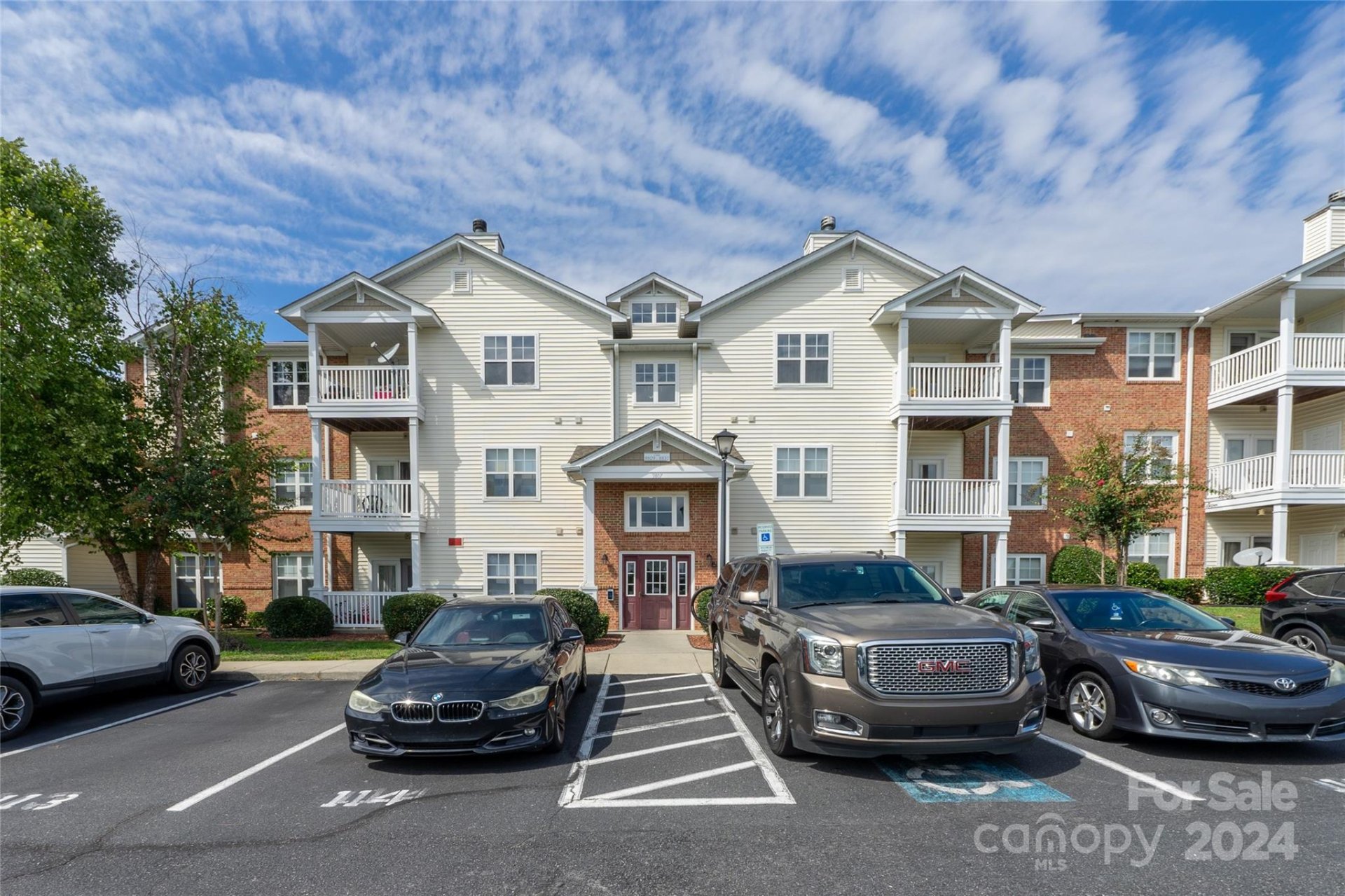 Property image 1 at 9811 Hyde Glen Court, Charlotte, NC 28262