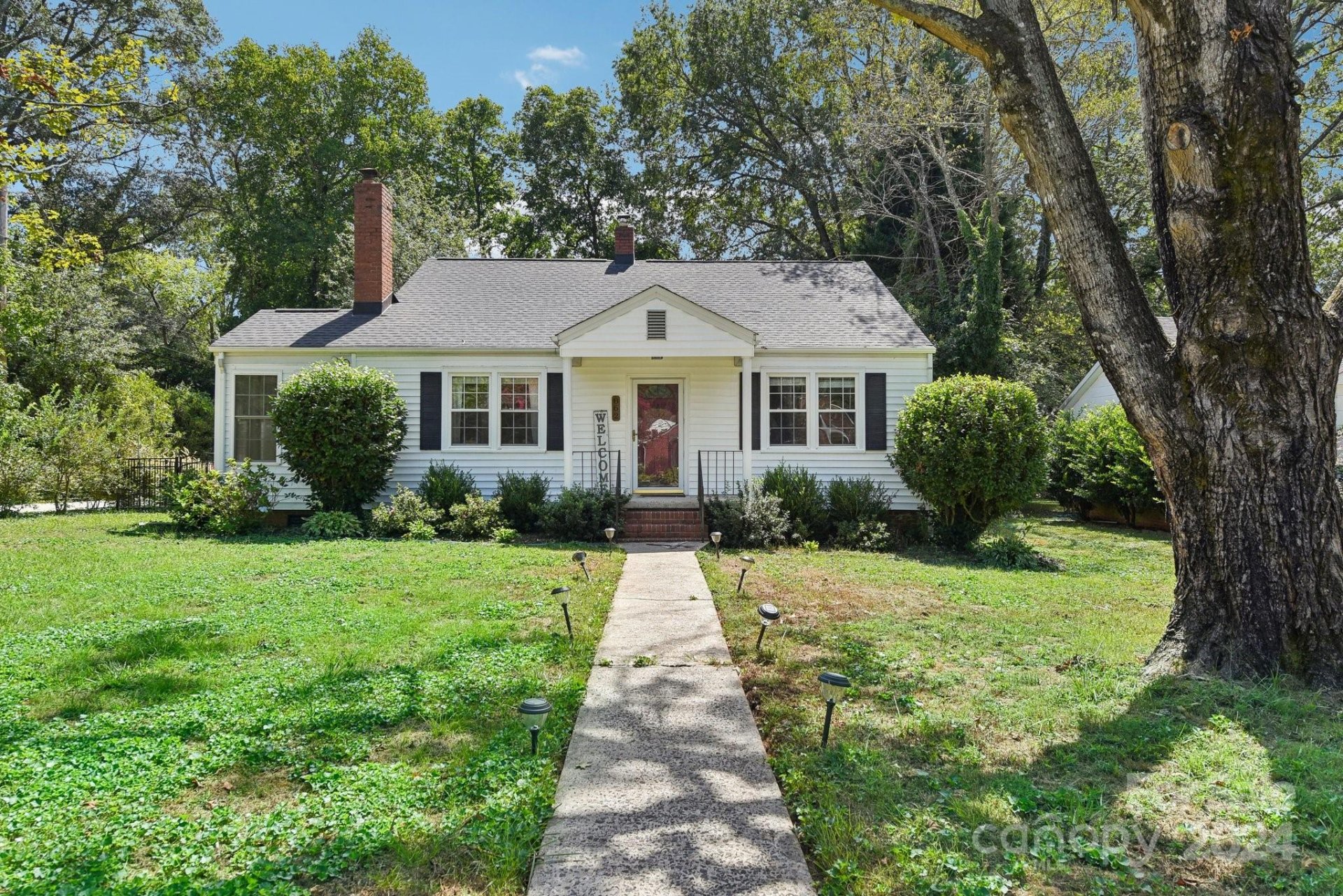 862 Mary Knoll Court