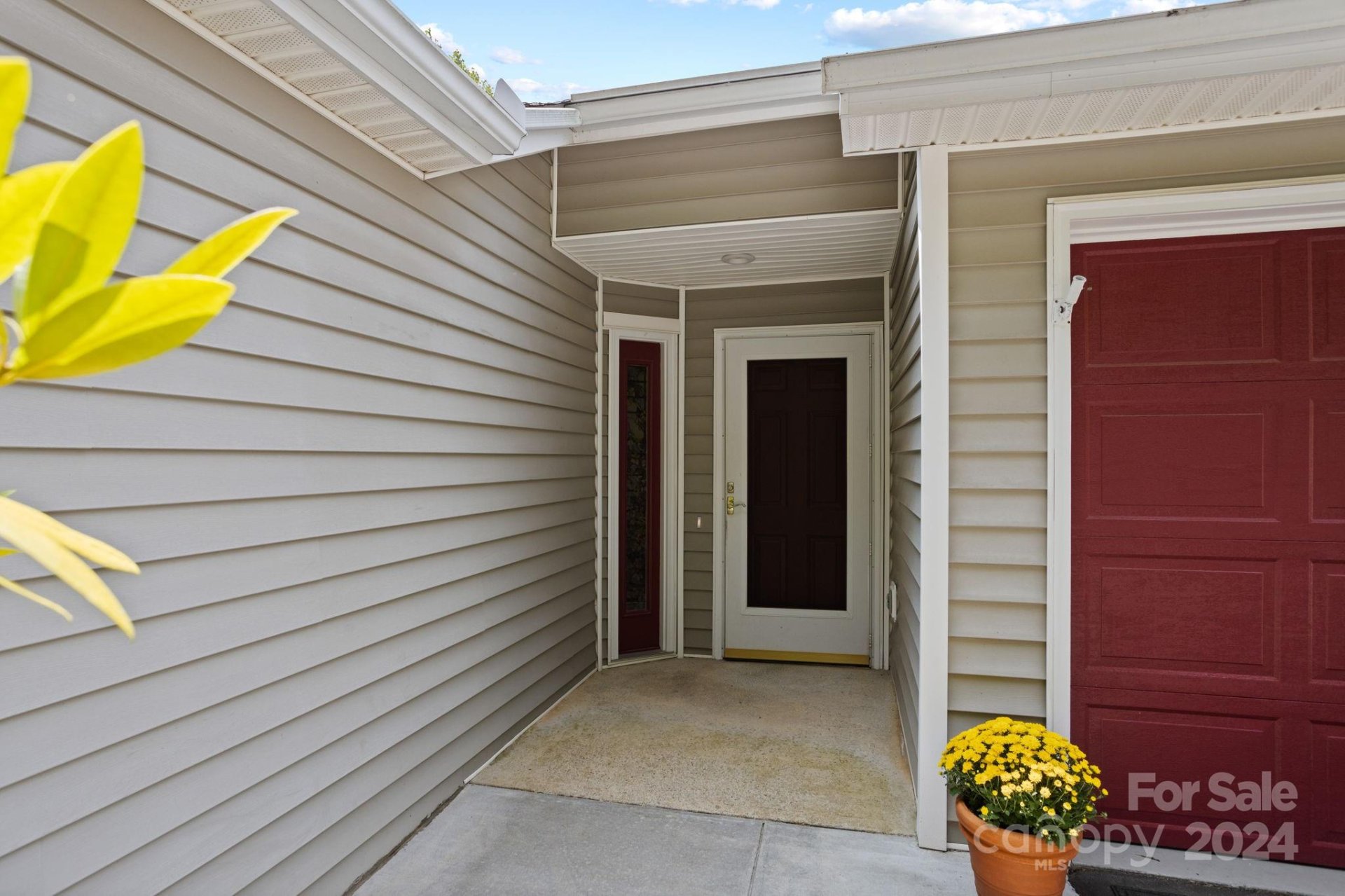 Property image 3 at 242 Laurel Park Place, Hendersonville, NC 28791